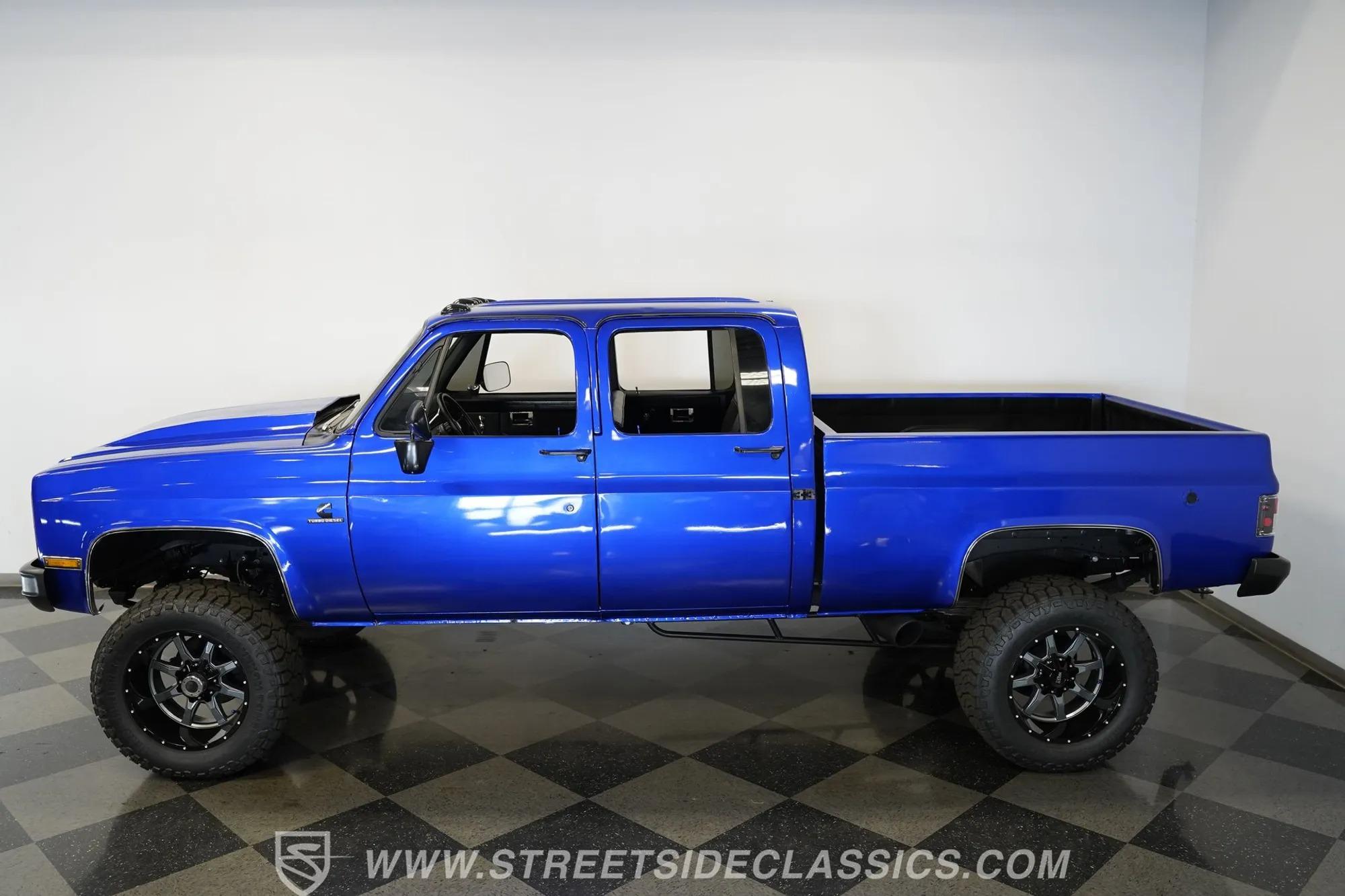 1984 Chevrolet K30 Silverado 4×4 3+3 CREW