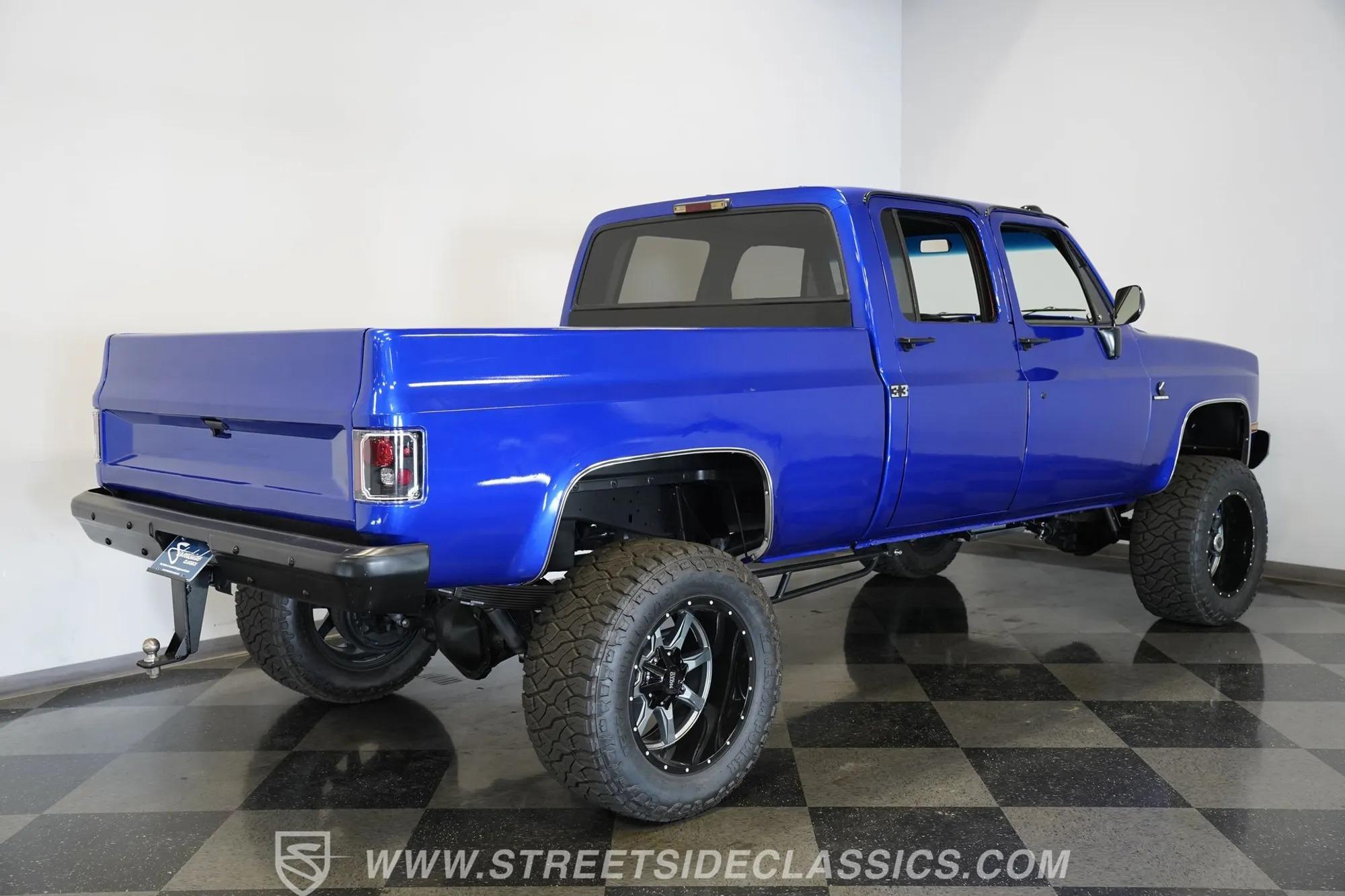 1984 Chevrolet K30 Silverado 4×4 3+3 CREW