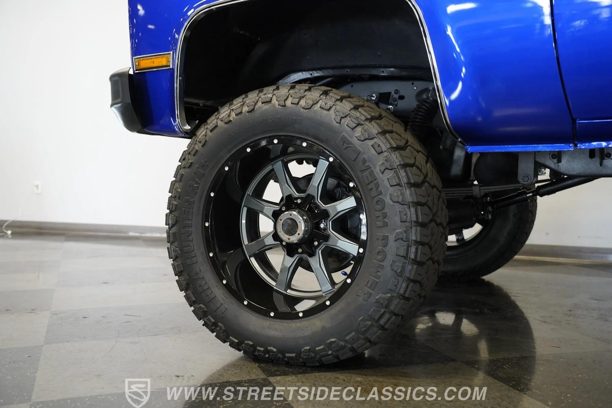 1984 Chevrolet K30 Silverado 4×4 3+3 CREW