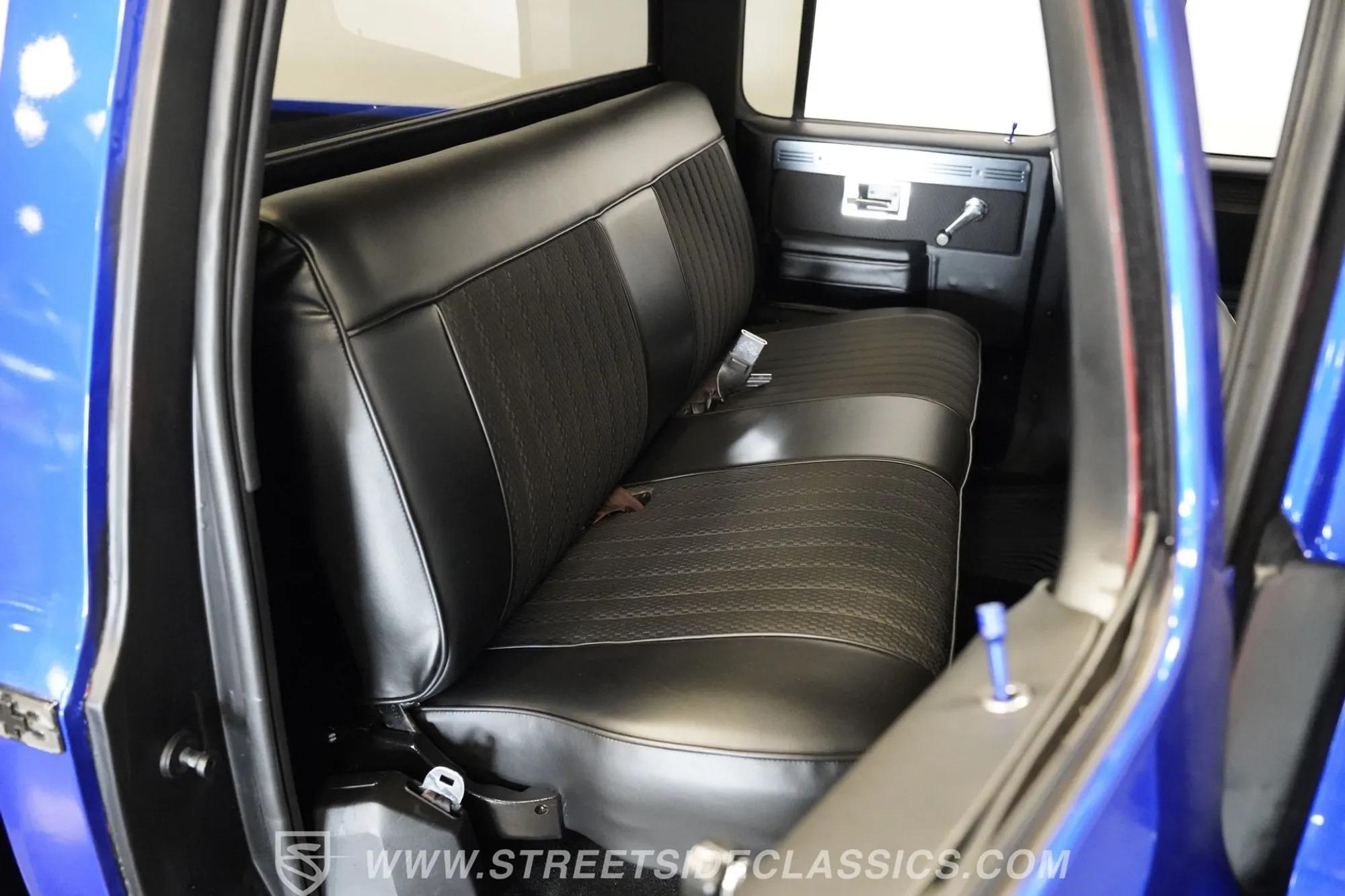 1984 Chevrolet K30 Silverado 4×4 3+3 CREW