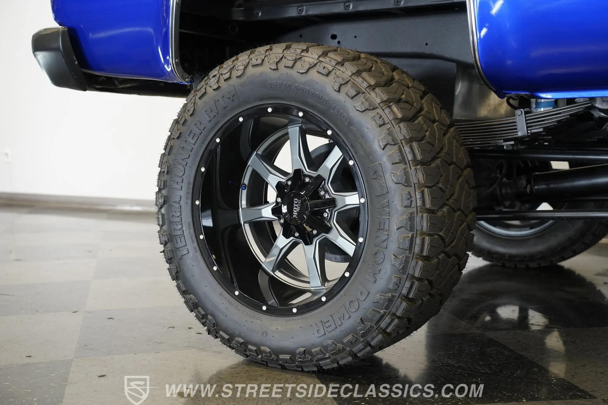 1984 Chevrolet K30 Silverado 4×4 3+3 CREW