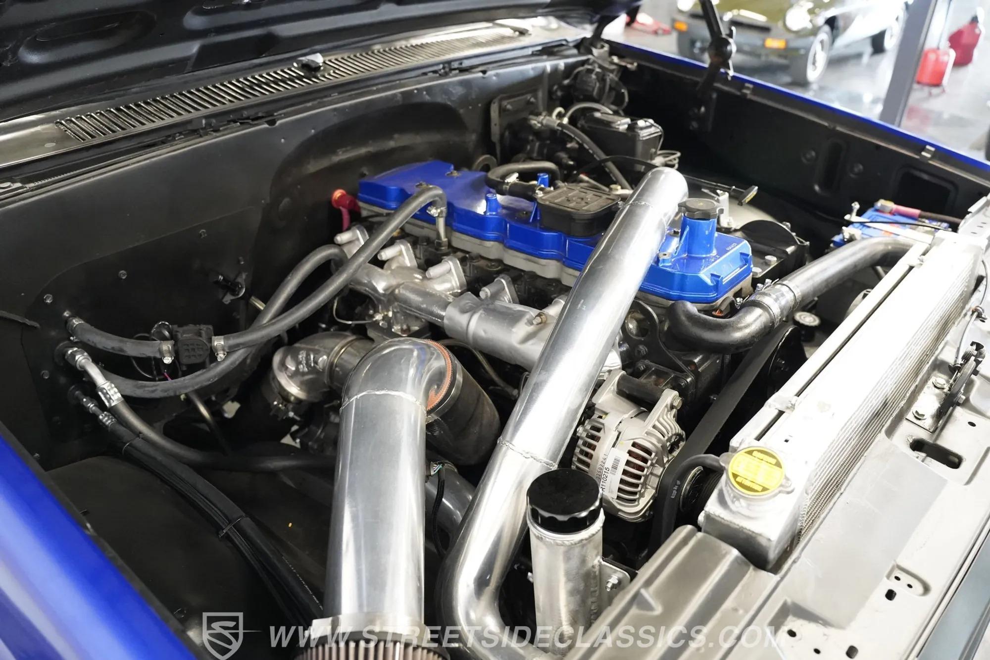 1984 Chevrolet K30 Silverado 4×4 3+3 CREW