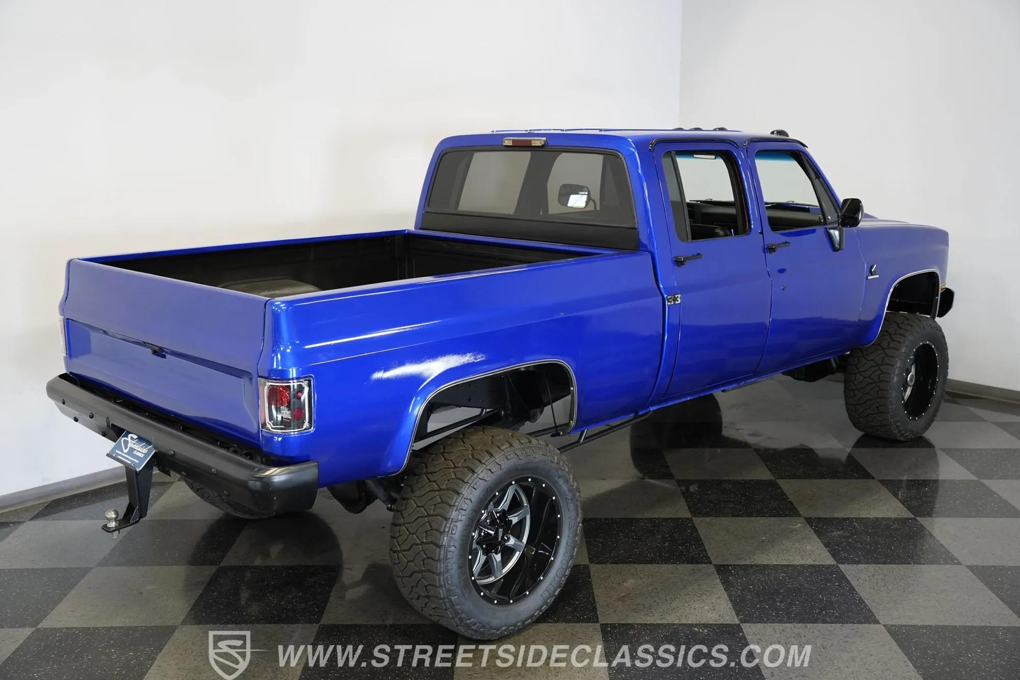 1984 Chevrolet K30 Silverado 4×4 3+3 CREW