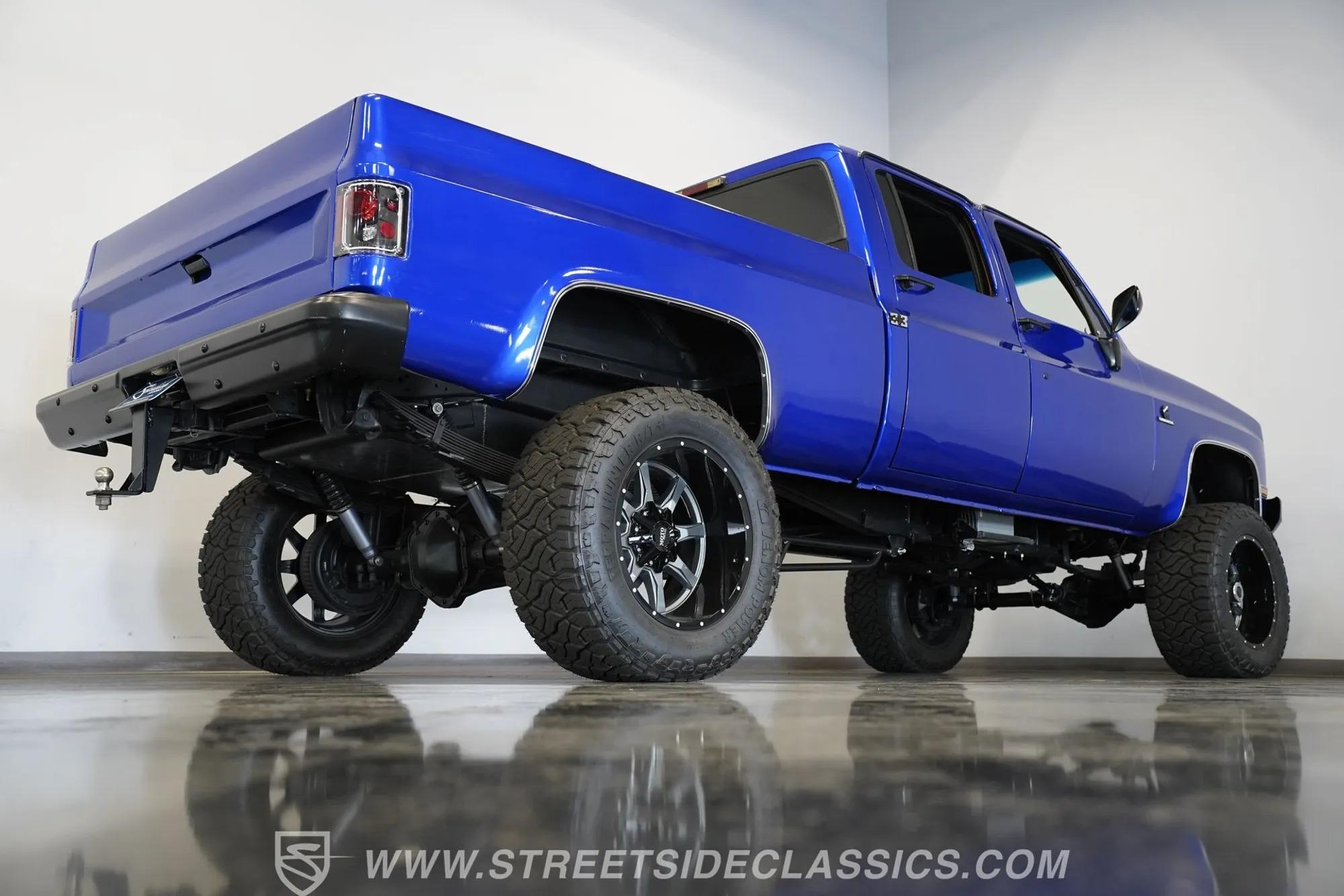 1984 Chevrolet K30 Silverado 4×4 3+3 CREW