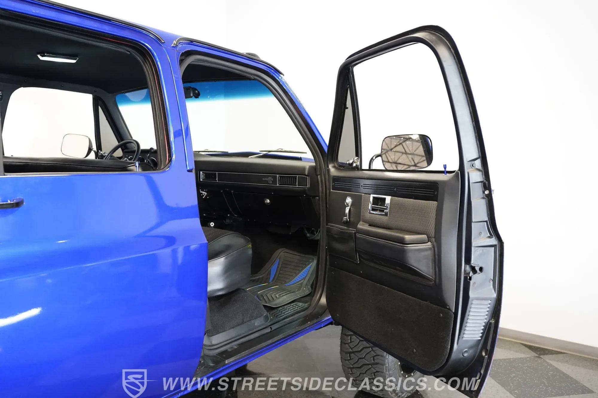 1984 Chevrolet K30 Silverado 4×4 3+3 CREW