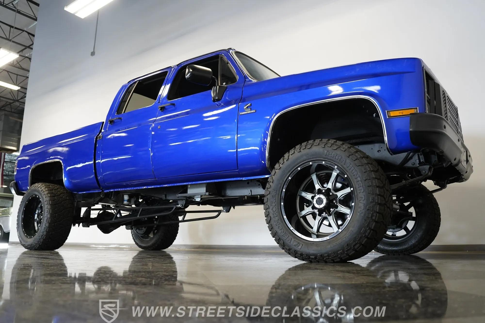 1984 Chevrolet K30 Silverado 4×4 3+3 CREW