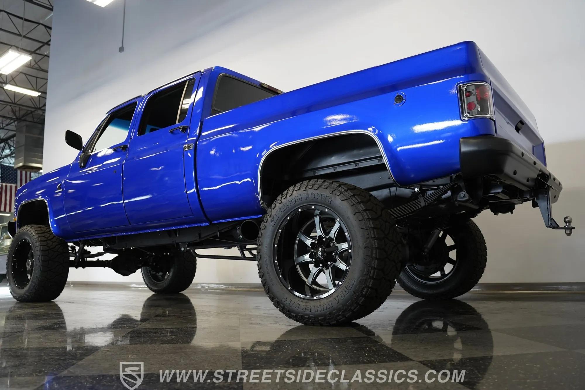 1984 Chevrolet K30 Silverado 4×4 3+3 CREW