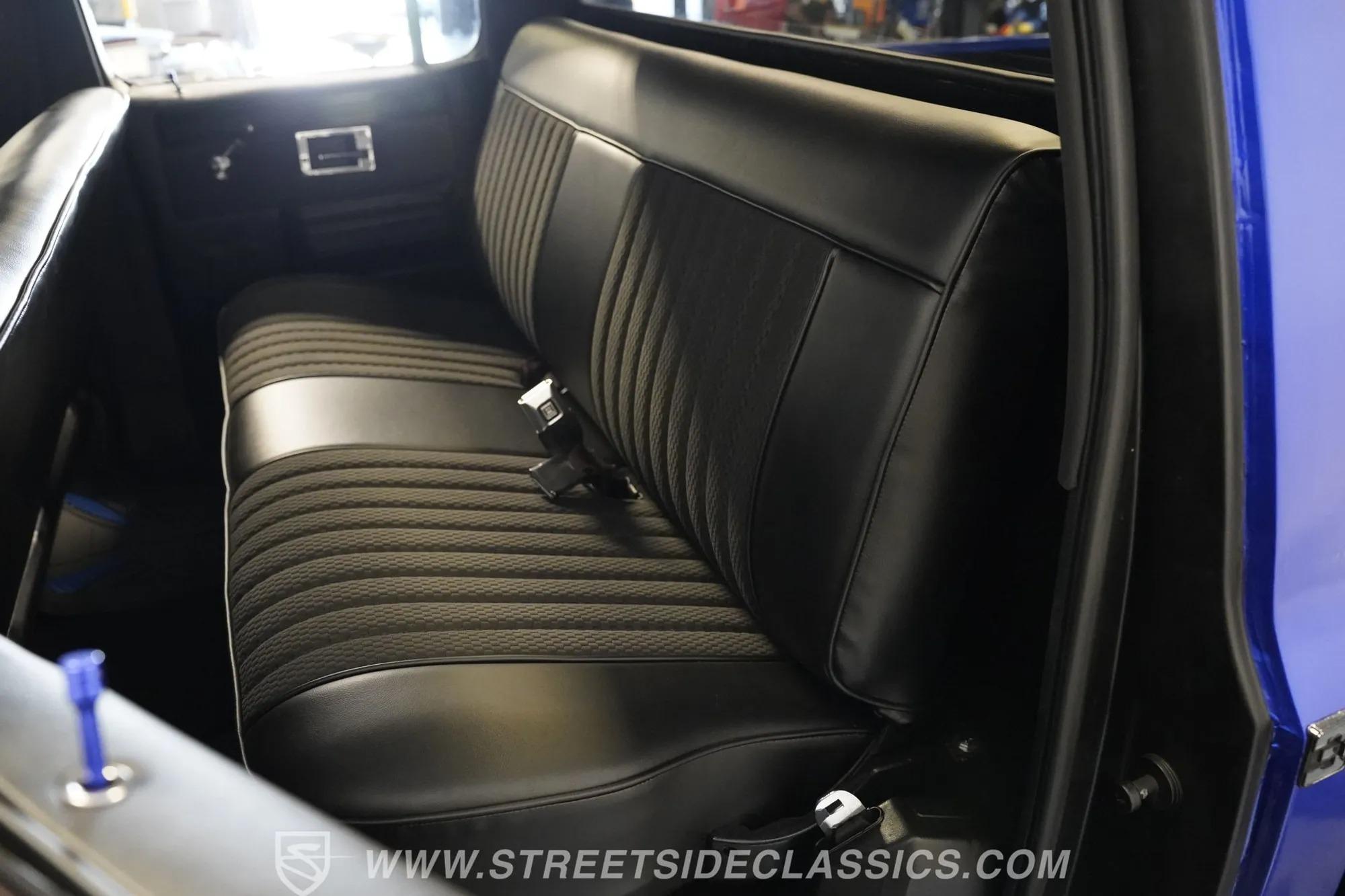 1984 Chevrolet K30 Silverado 4×4 3+3 CREW