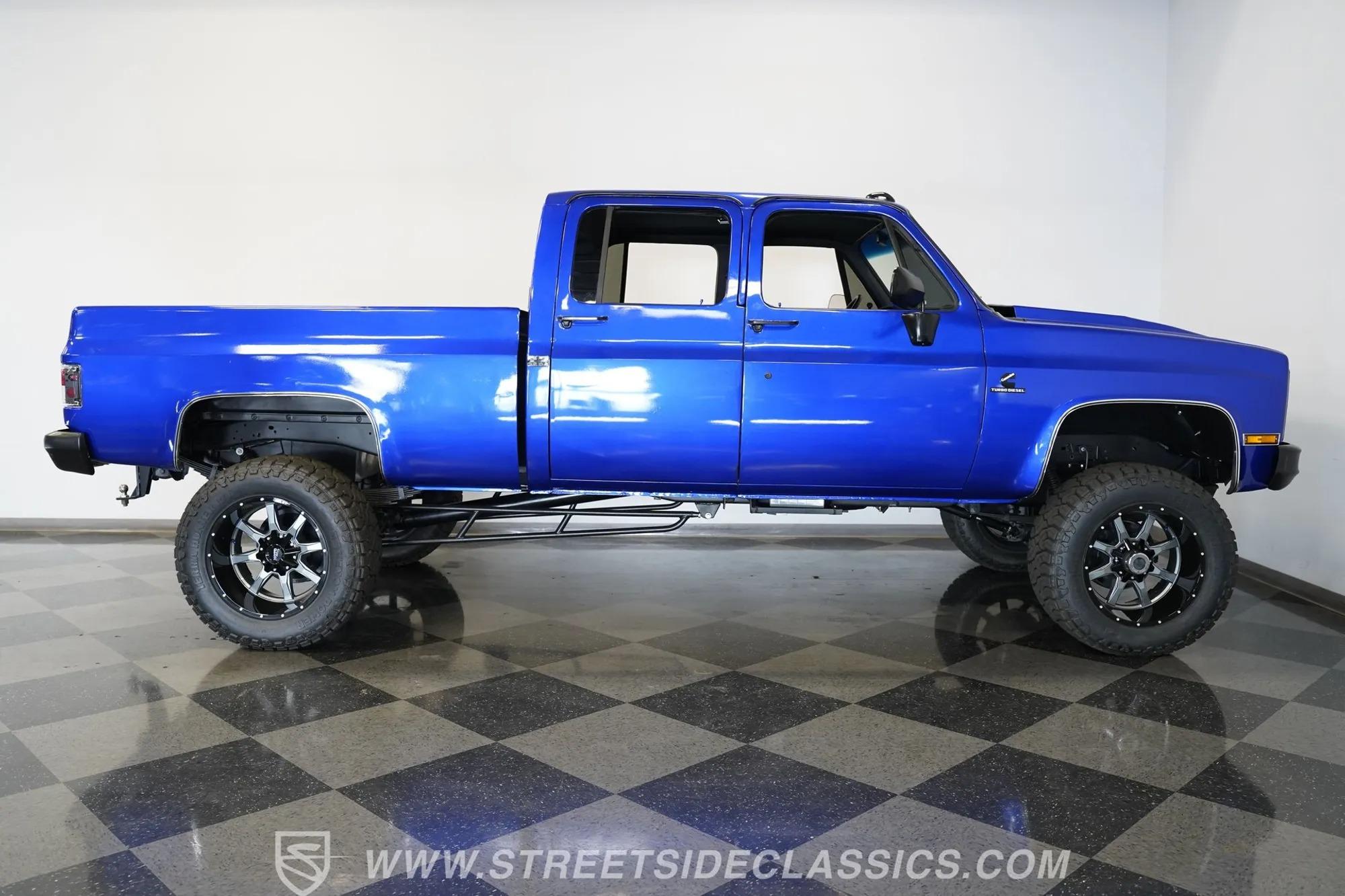 1984 Chevrolet K30 Silverado 4×4 3+3 CREW