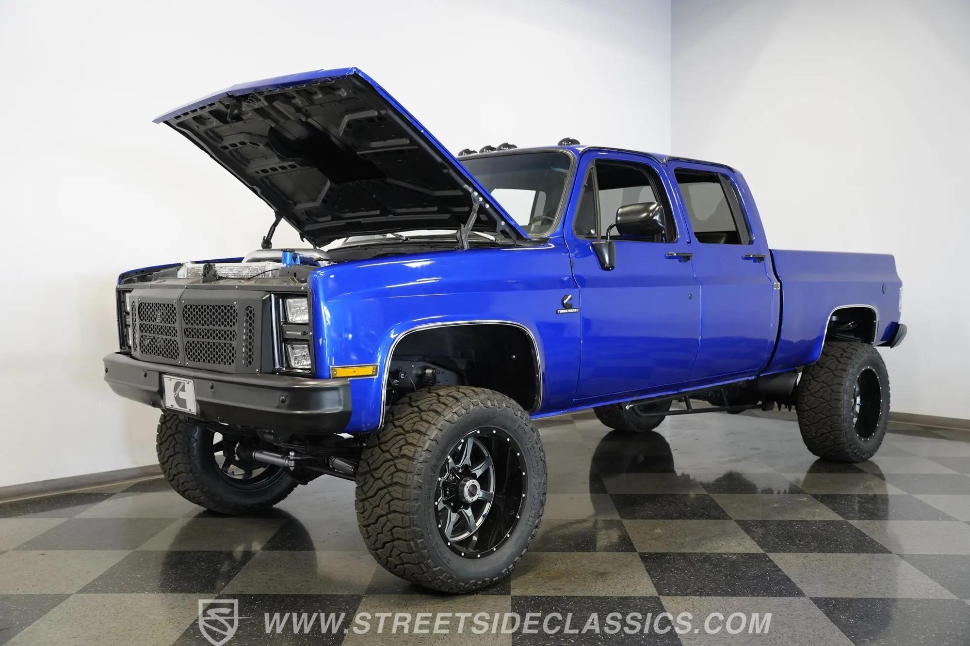1984 Chevrolet K30 Silverado 4×4 3+3 CREW