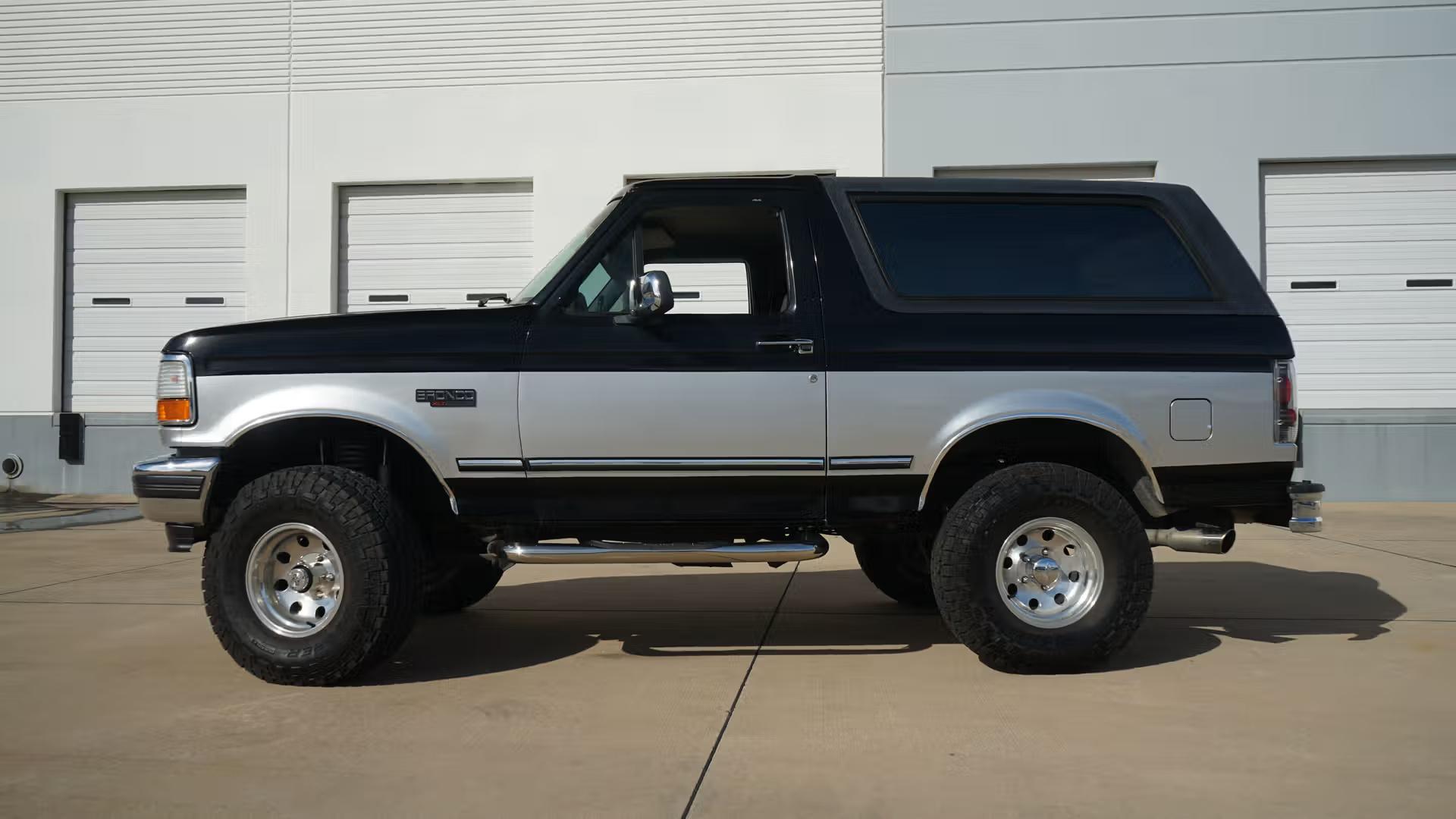 40k-Mile 1995 Ford Bronco XLT - 5