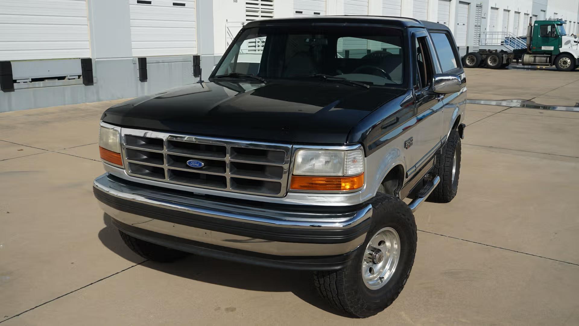 40k-Mile 1995 Ford Bronco XLT - 2