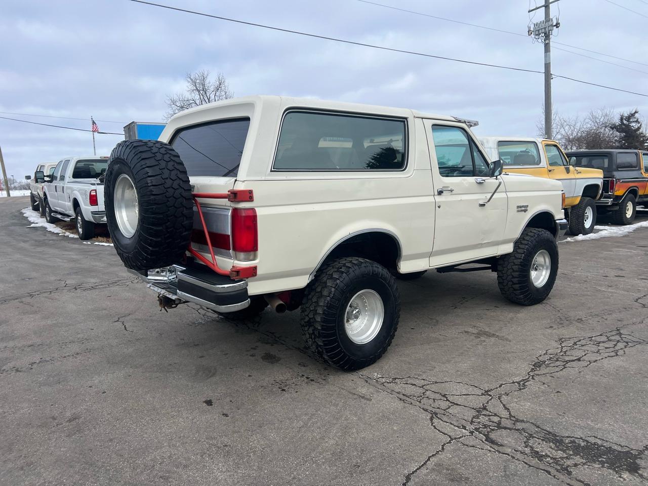 1990 Ford Bronco - 3