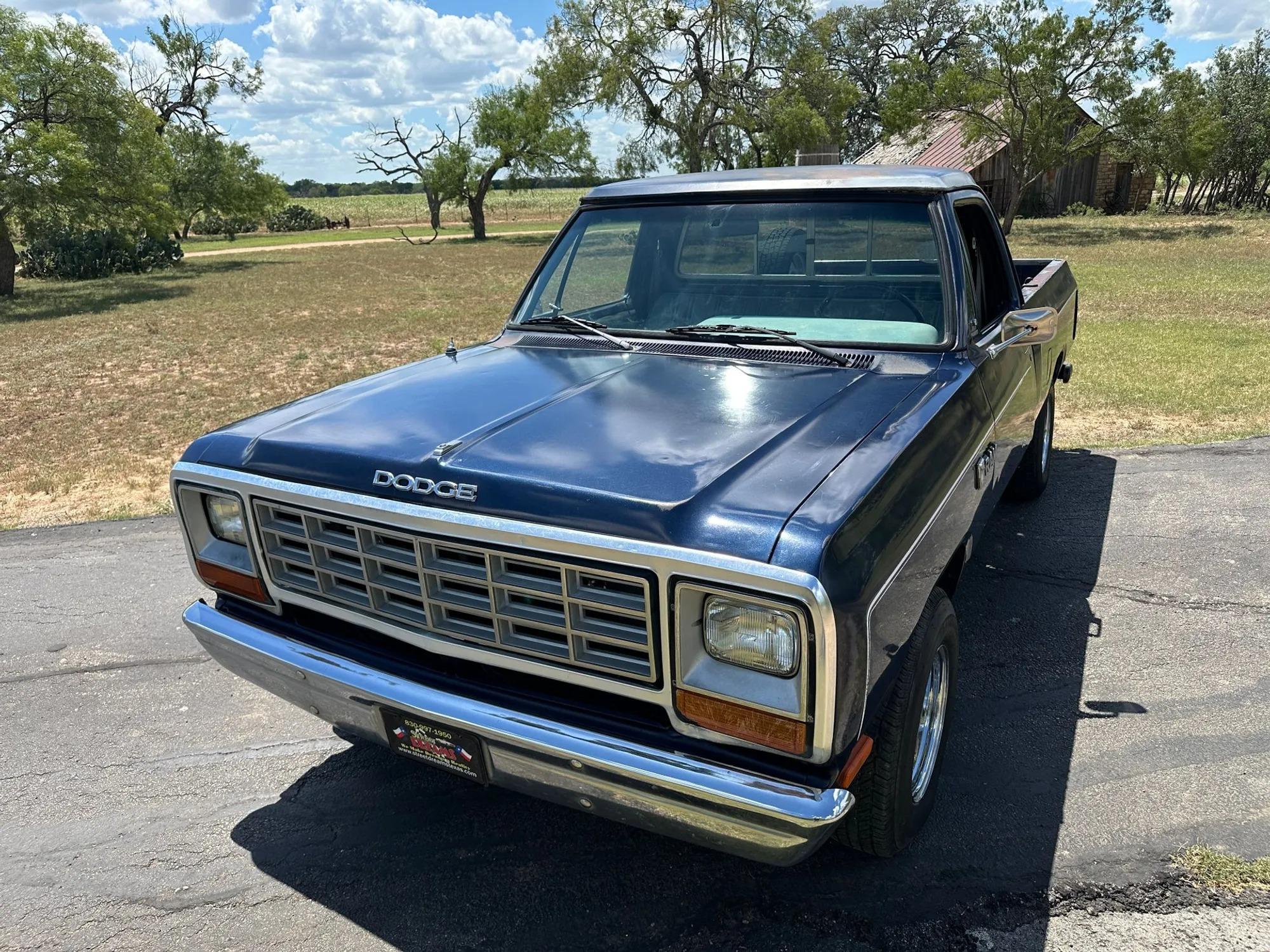 1982 Dodge D-150 SWB Fleetside - 2