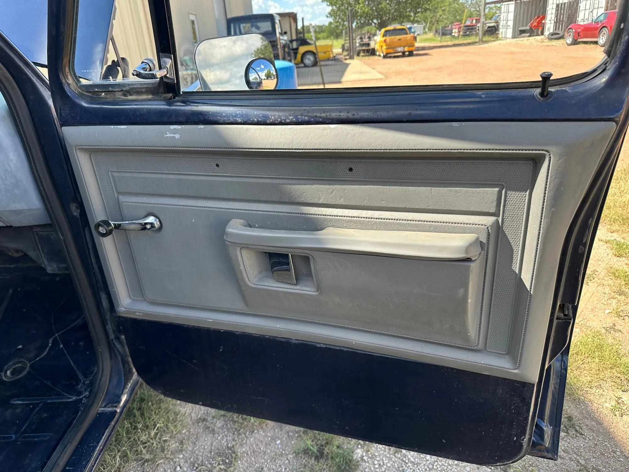 1982 Dodge D-150 SWB Fleetside