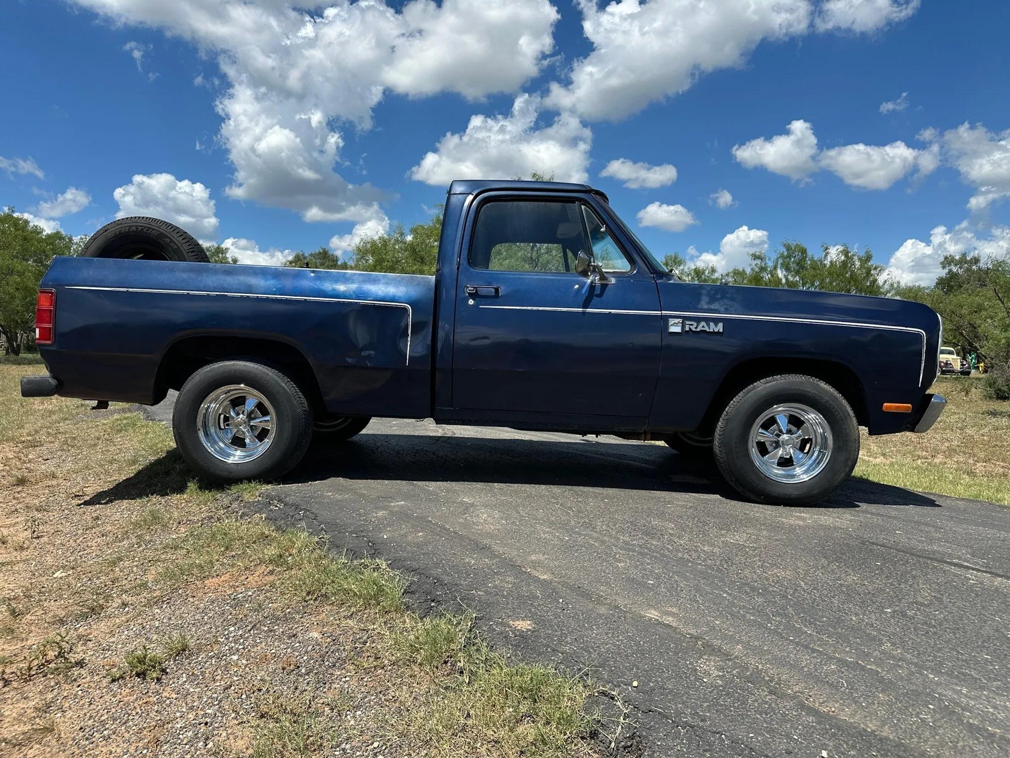 1982 Dodge D-150 SWB Fleetside