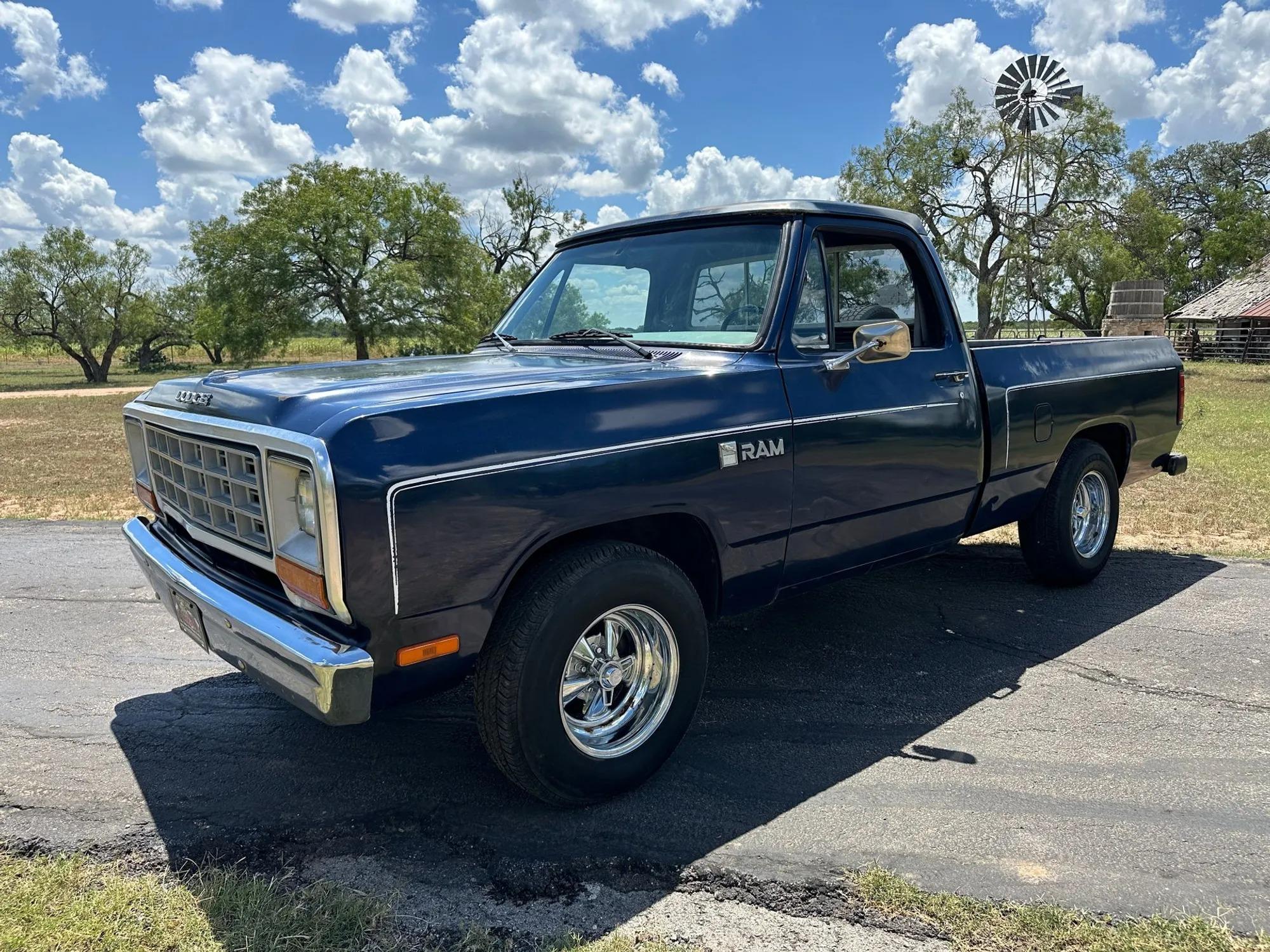 1982 Dodge D-150 SWB Fleetside - 4