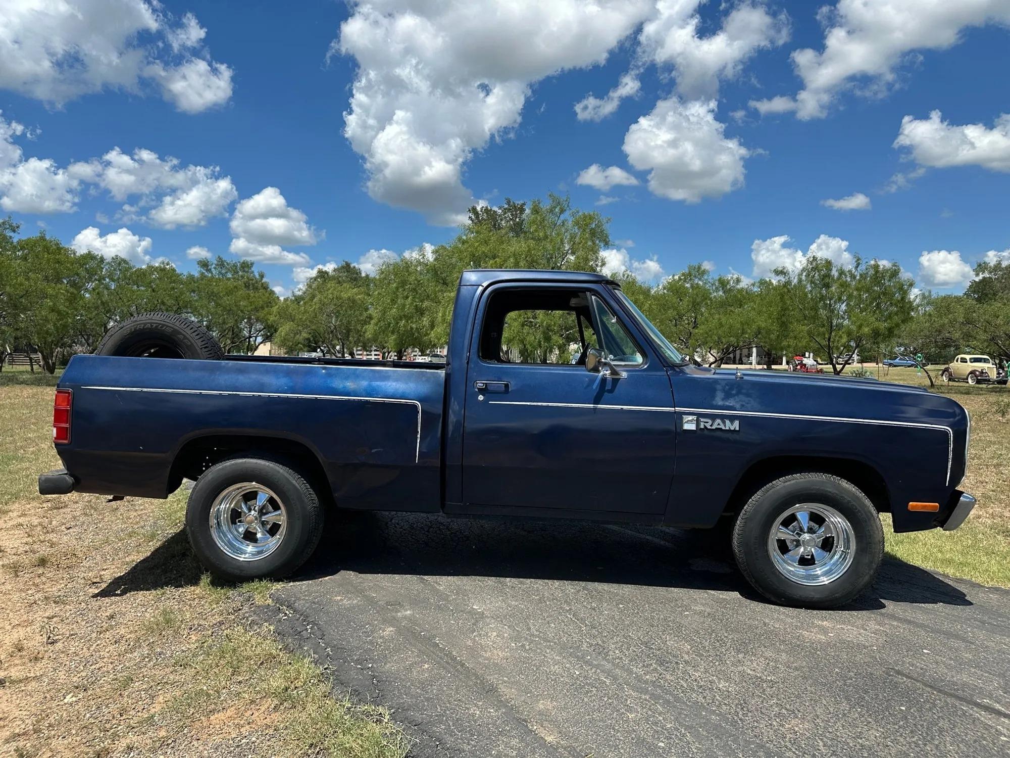 1982 Dodge D-150 SWB Fleetside