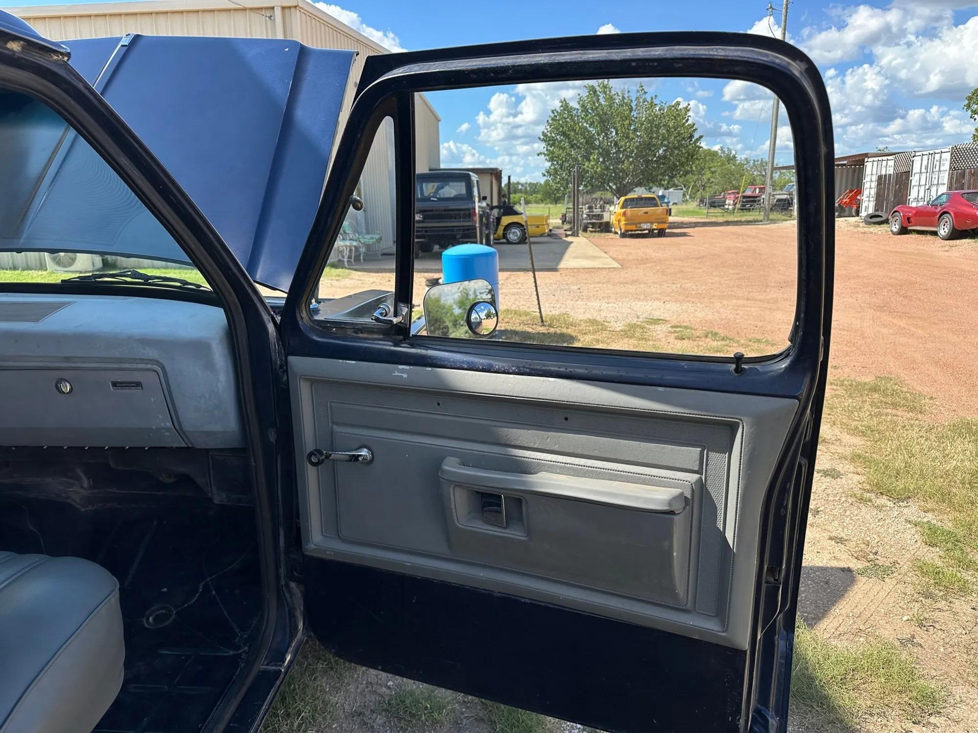 1982 Dodge D-150 SWB Fleetside