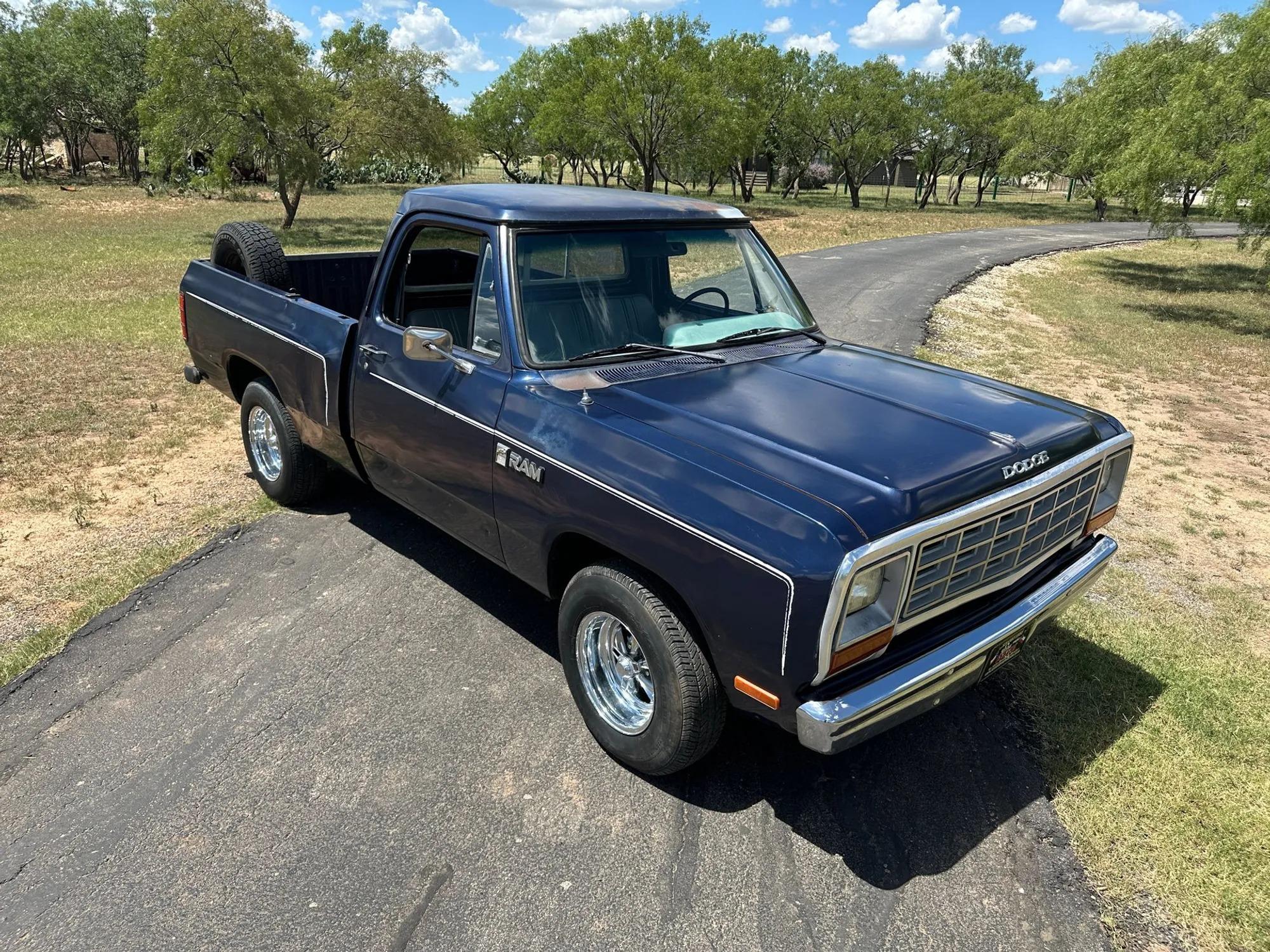 1982 Dodge D-150 SWB Fleetside