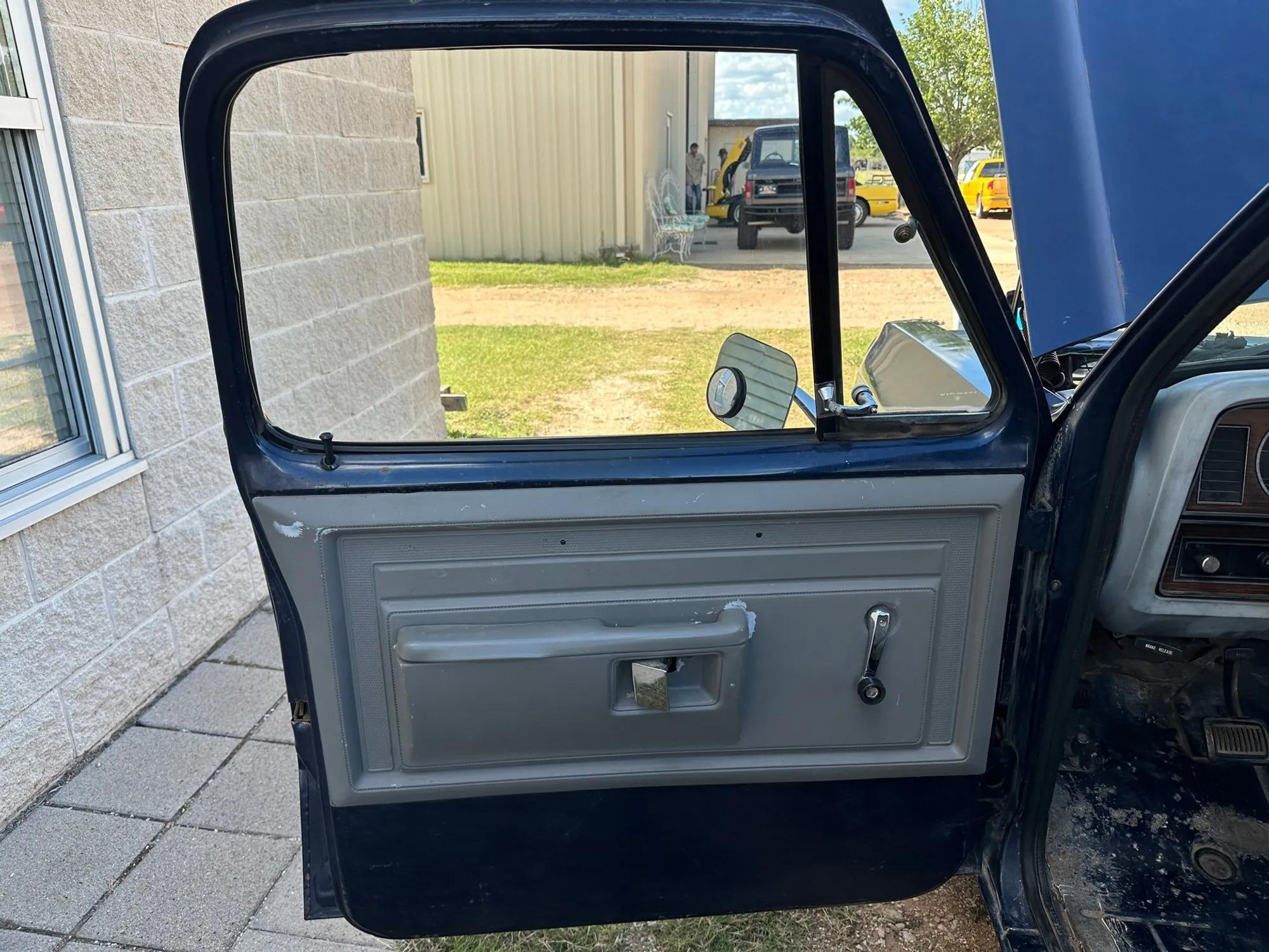 1982 Dodge D-150 SWB Fleetside