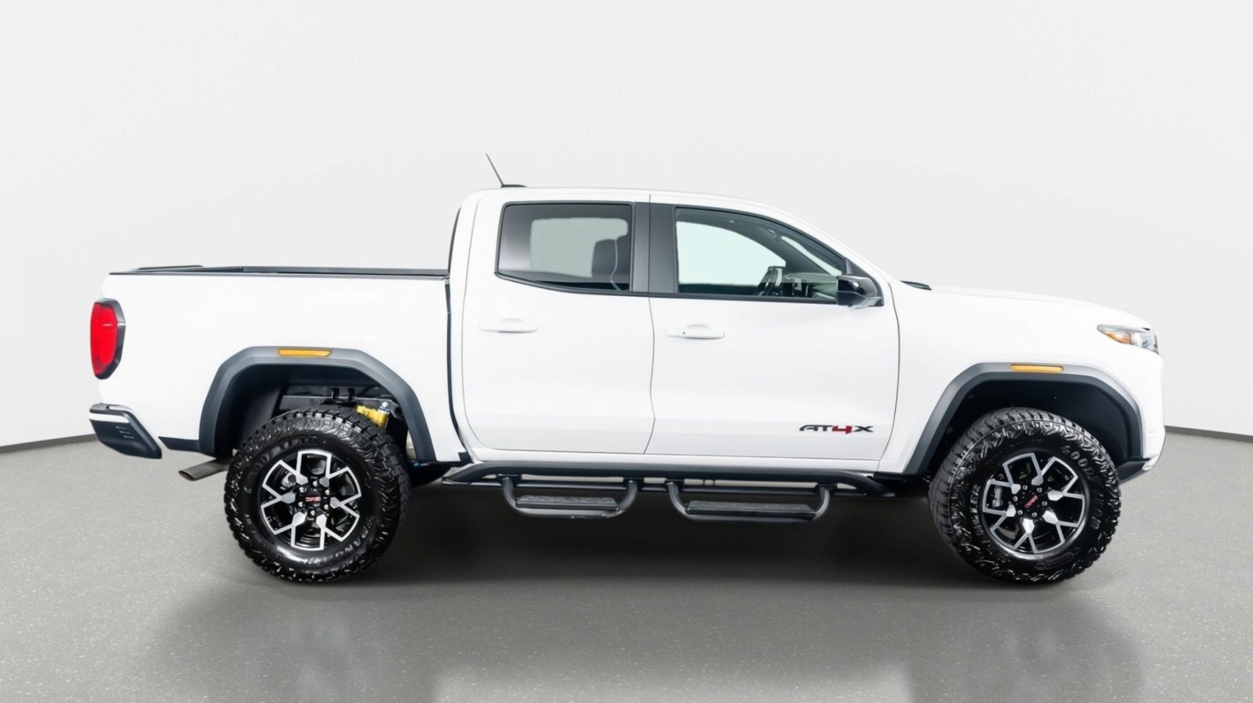 2025 GMC Canyon AT4 - 4