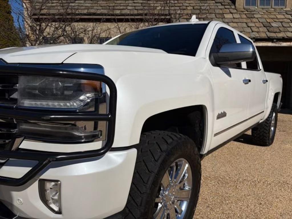 2016 Chevrolet Silverado 1500 High Country - 3