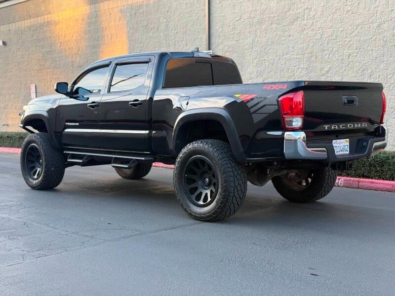 2017 Toyota Tacoma TRD Off-Road - 3