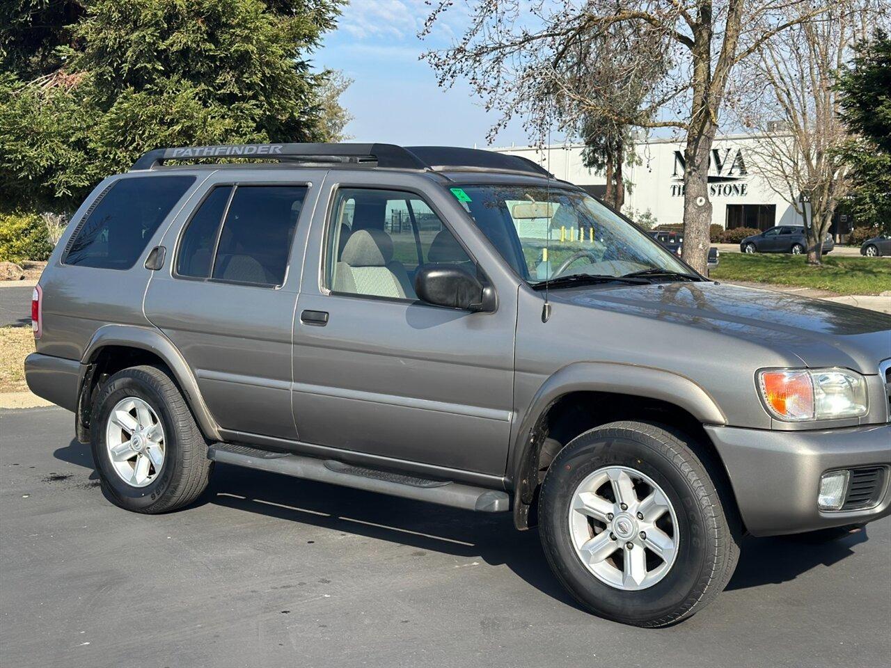 2004 Nissan Pathfinder SE