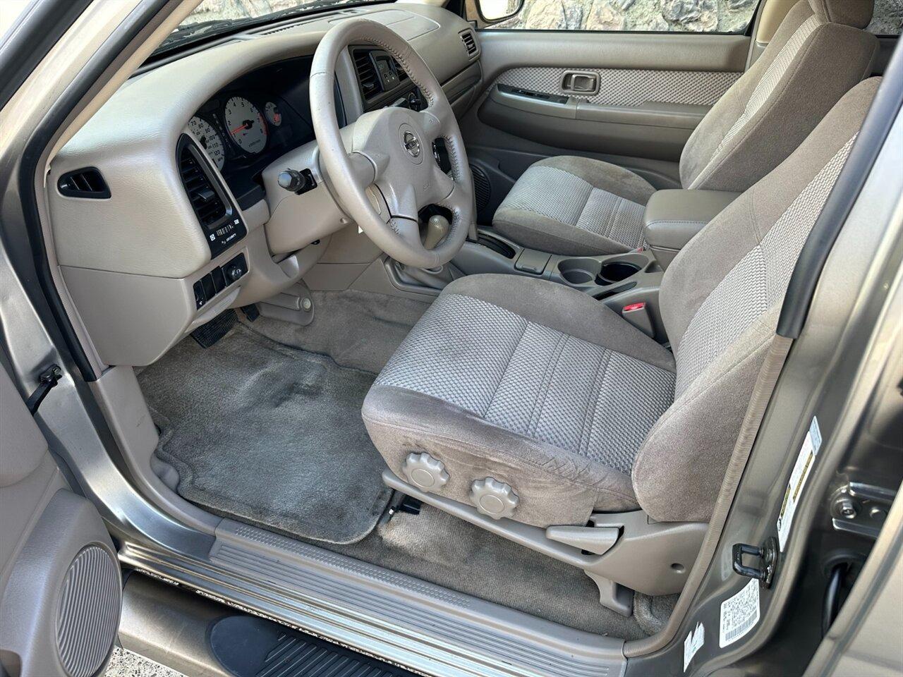 2004 Nissan Pathfinder SE