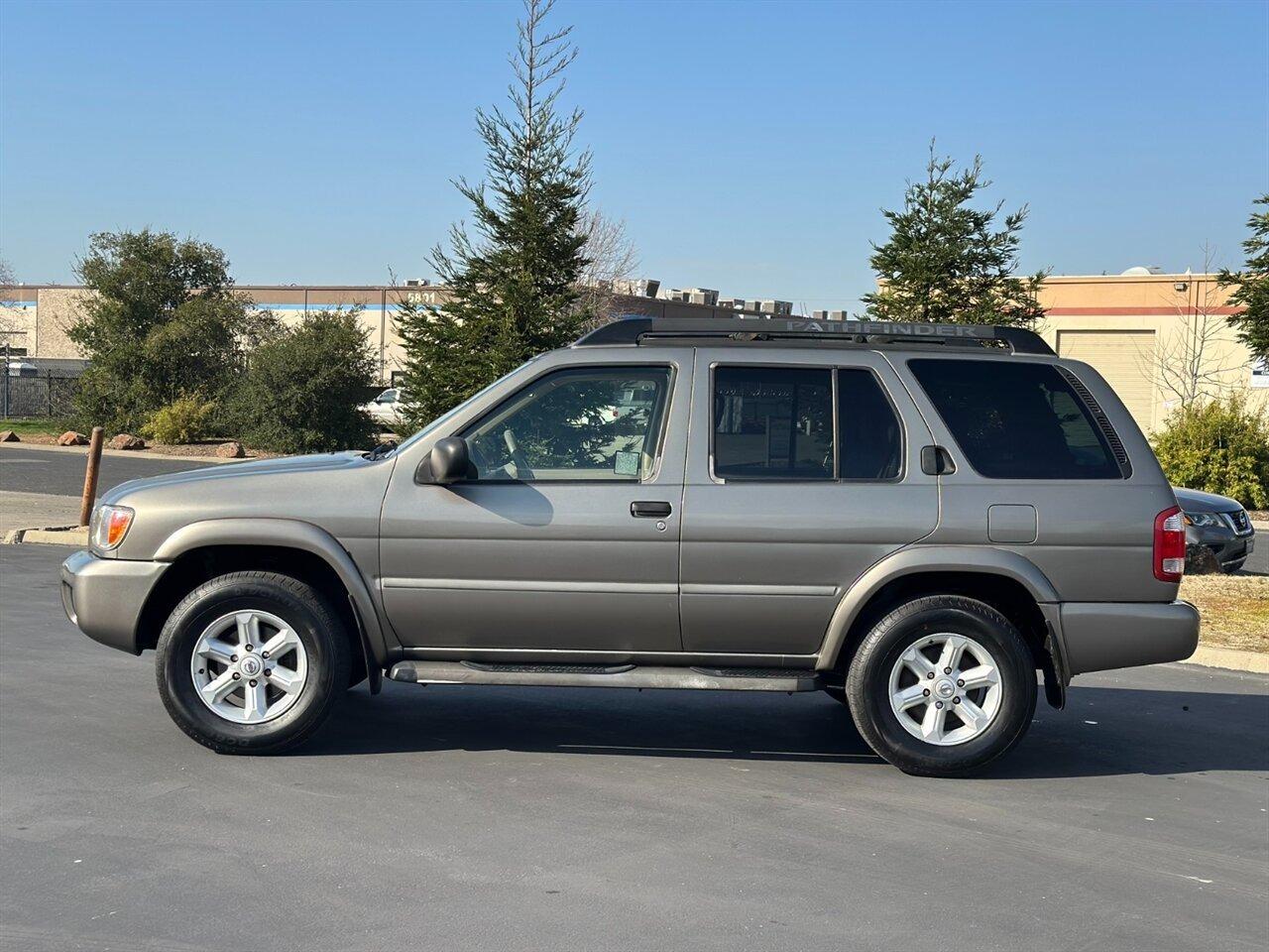 2004 Nissan Pathfinder SE - 2