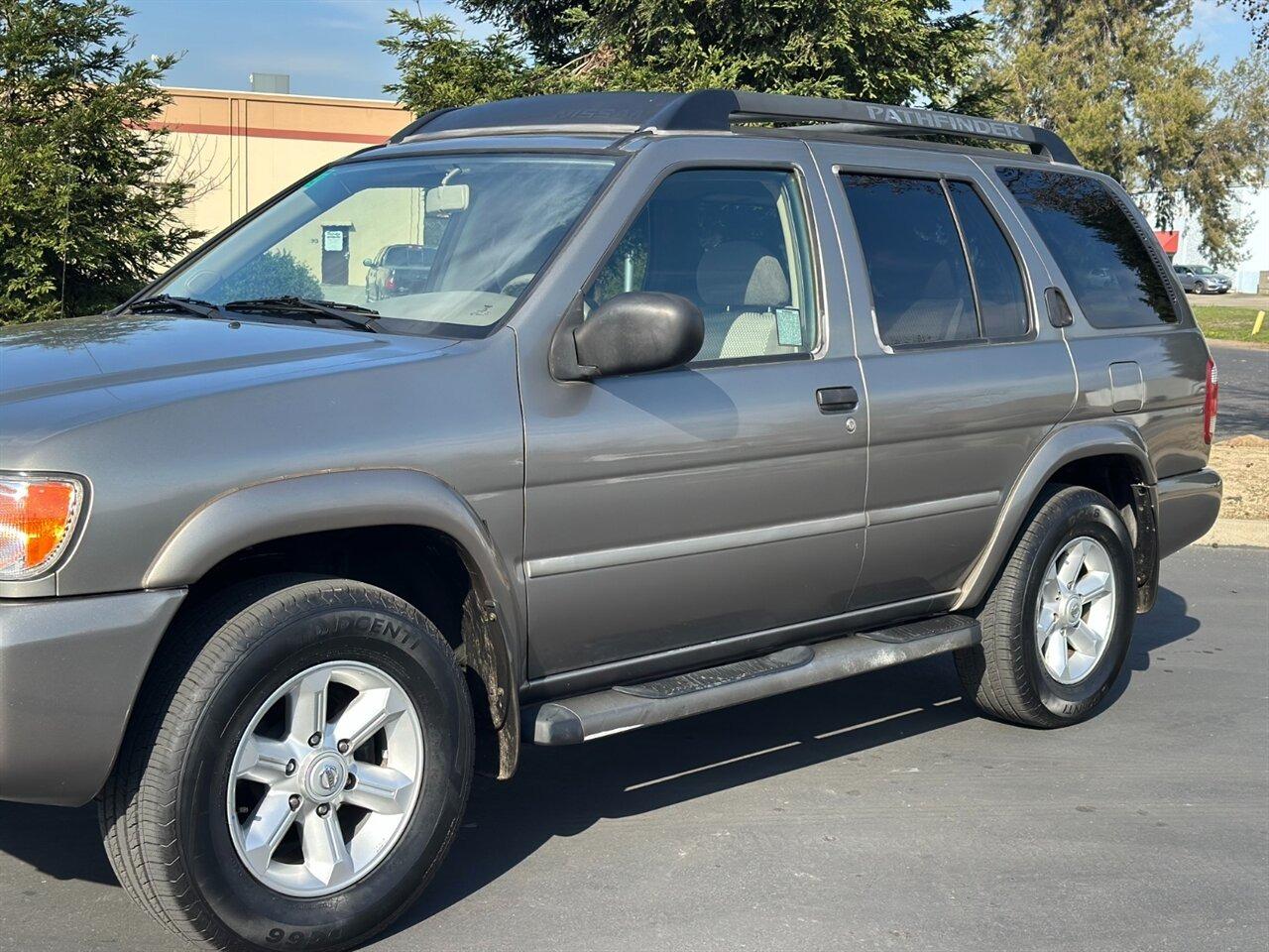 2004 Nissan Pathfinder SE