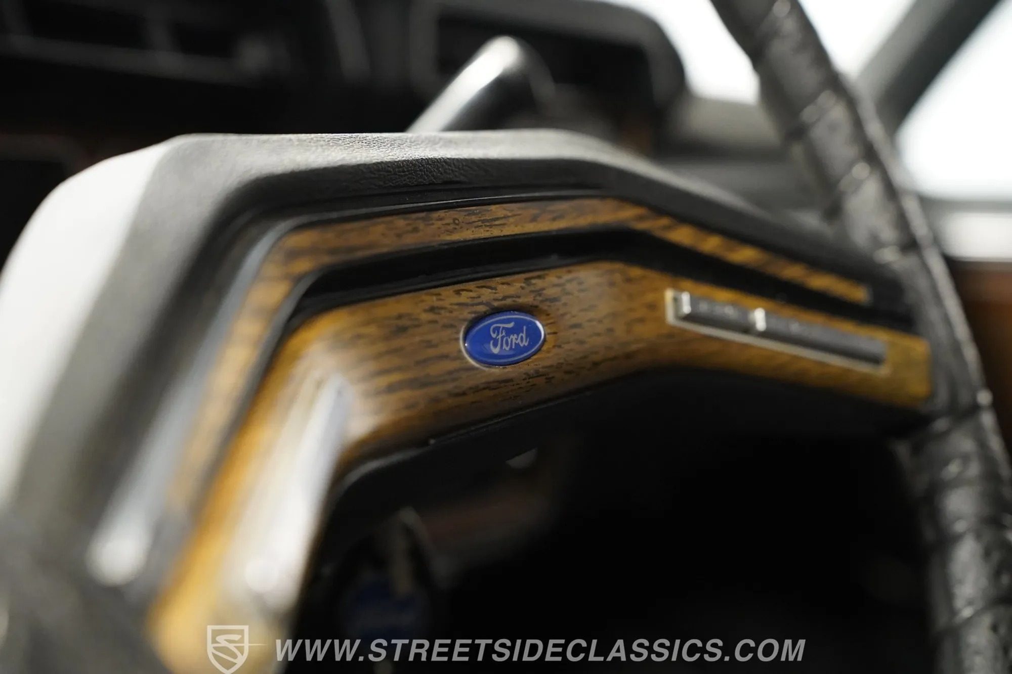 1983 Ford F-250 XLT 4×4