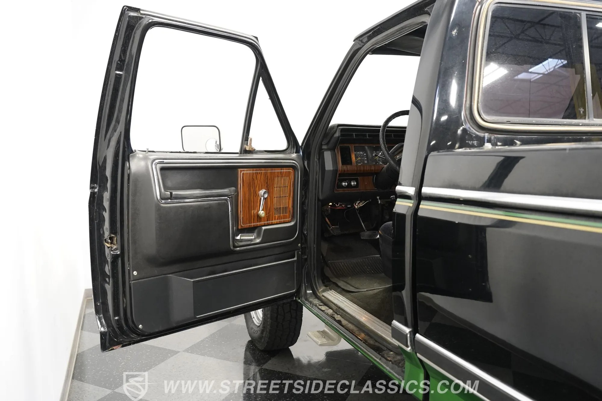 1983 Ford F-250 XLT 4×4