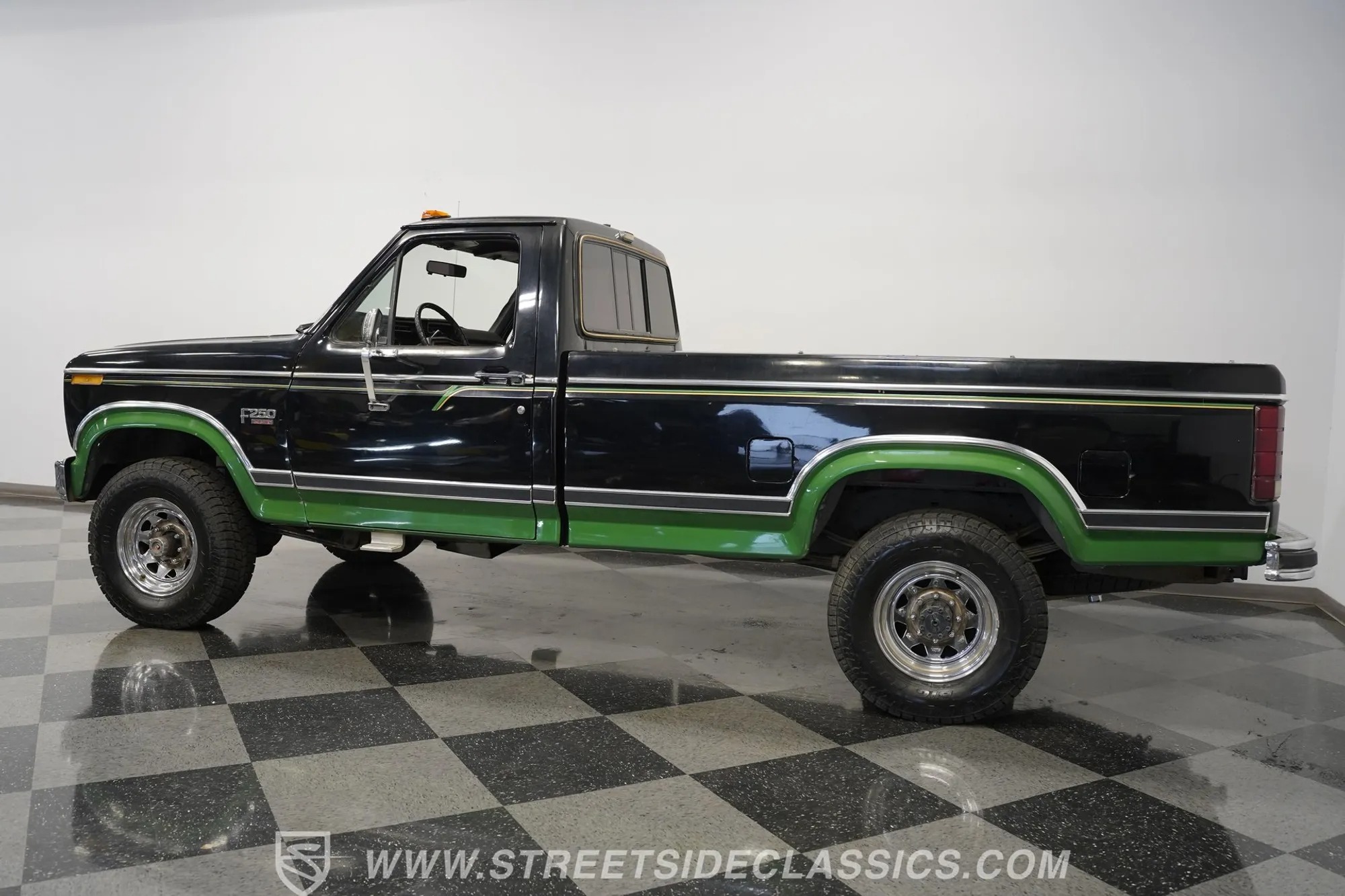 1983 Ford F-250 XLT 4×4 - 5