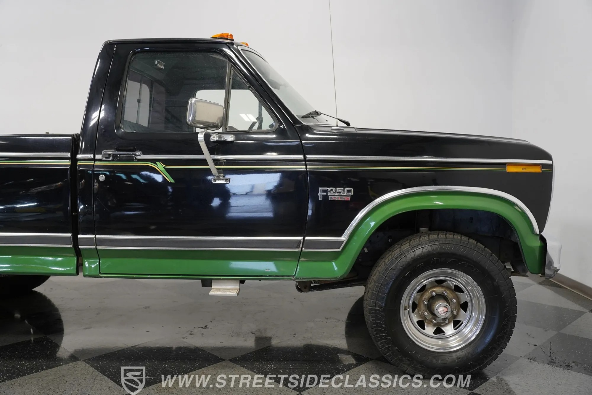 1983 Ford F-250 XLT 4×4