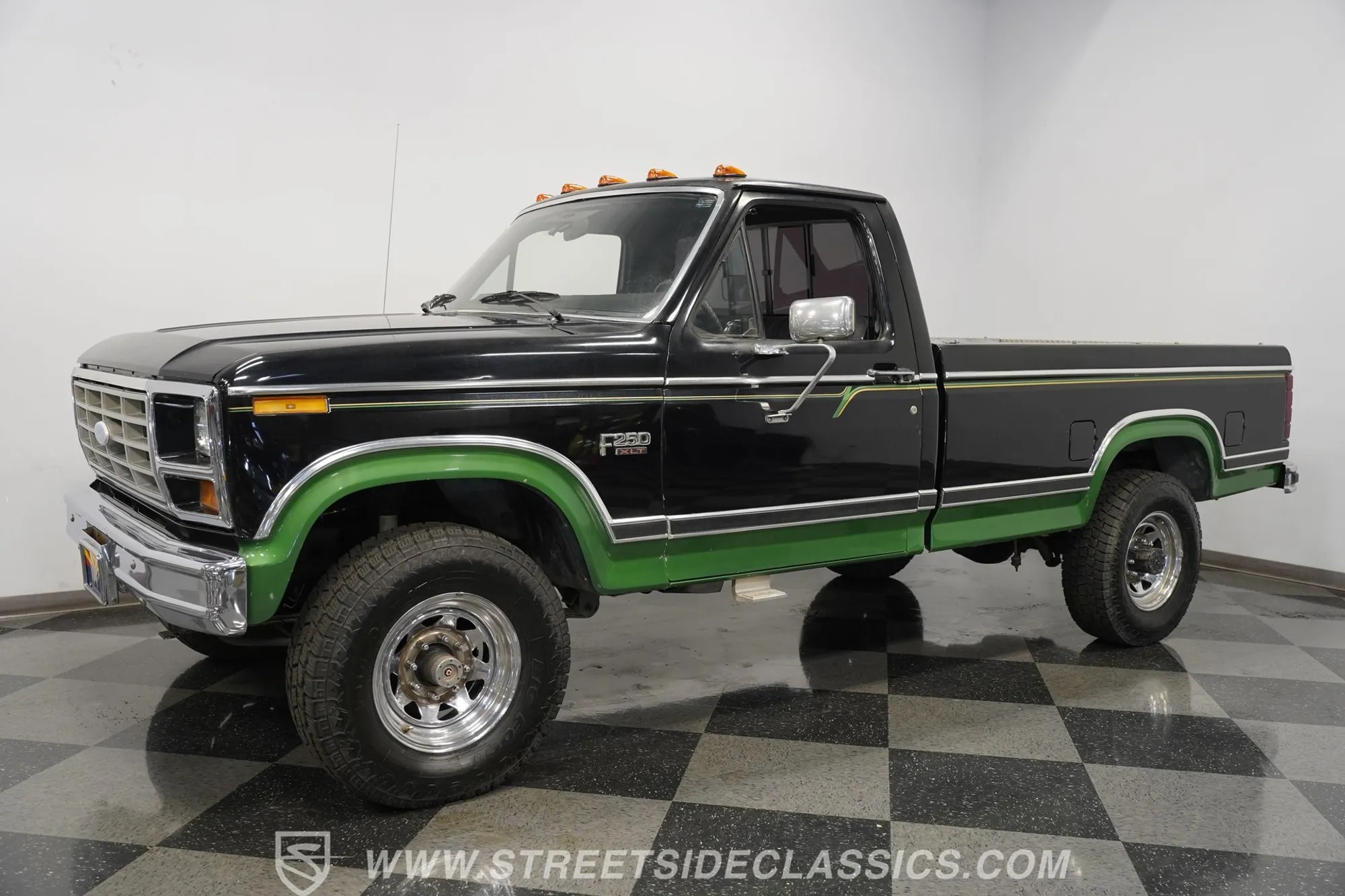 1983 Ford F-250 XLT 4×4 - 4