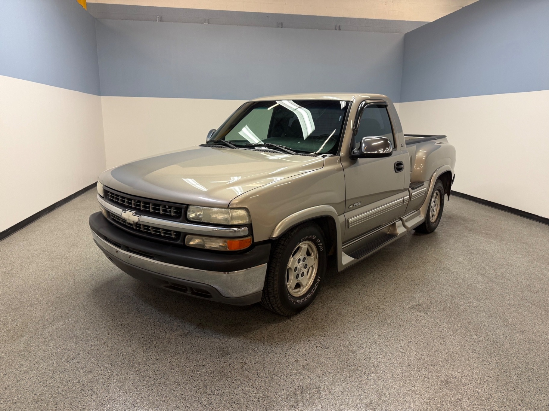 2000 Chevrolet Silverado 1500 LS - 2