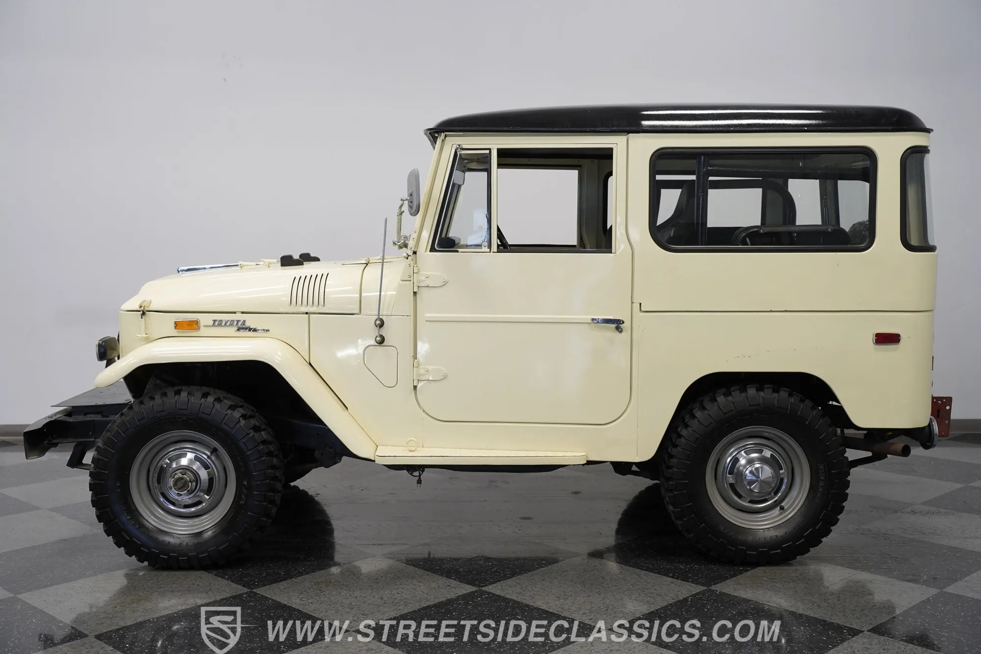 1970 Toyota Land Cruiser - 2