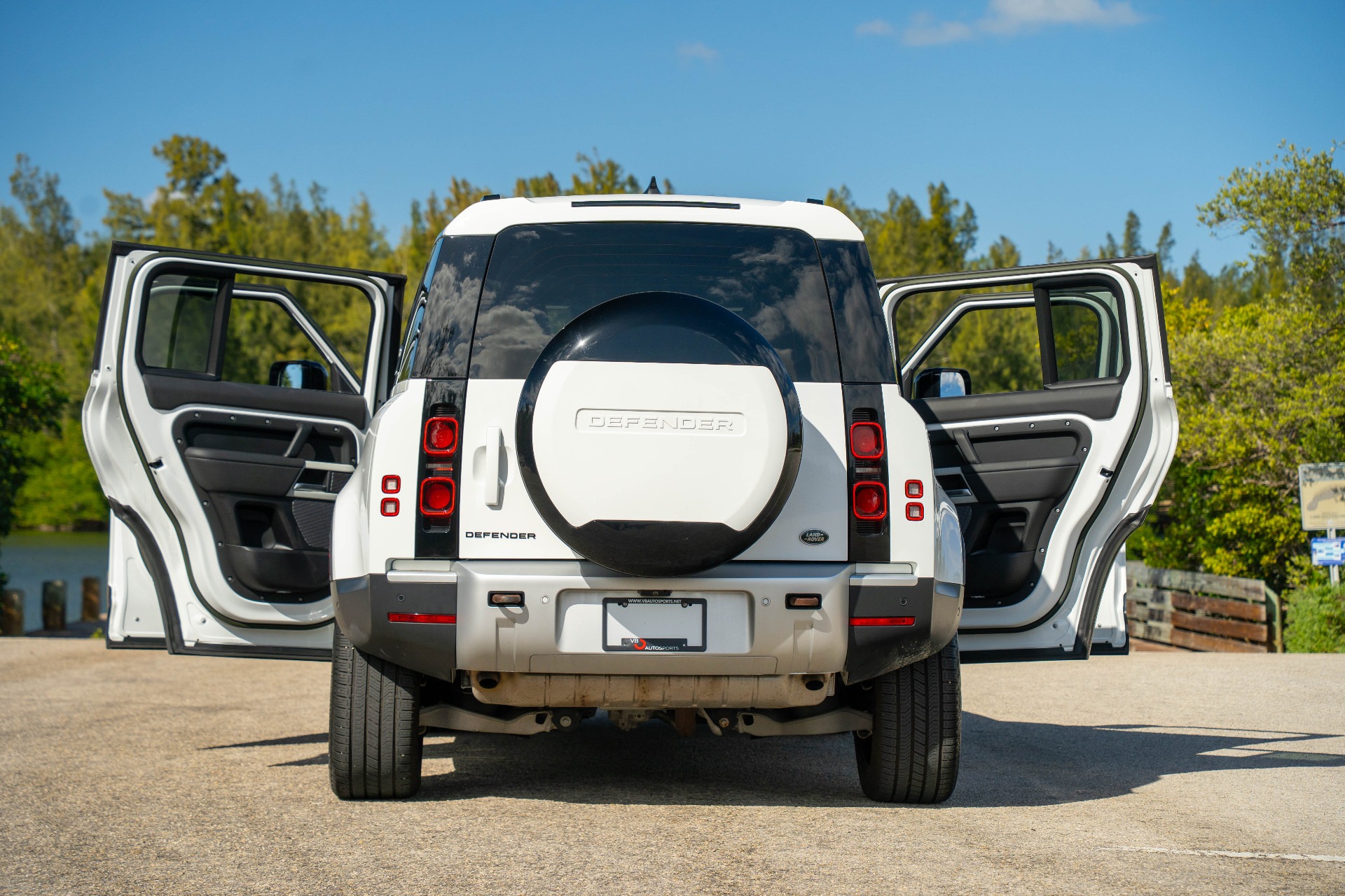 2023 Land Rover Defender 110 S