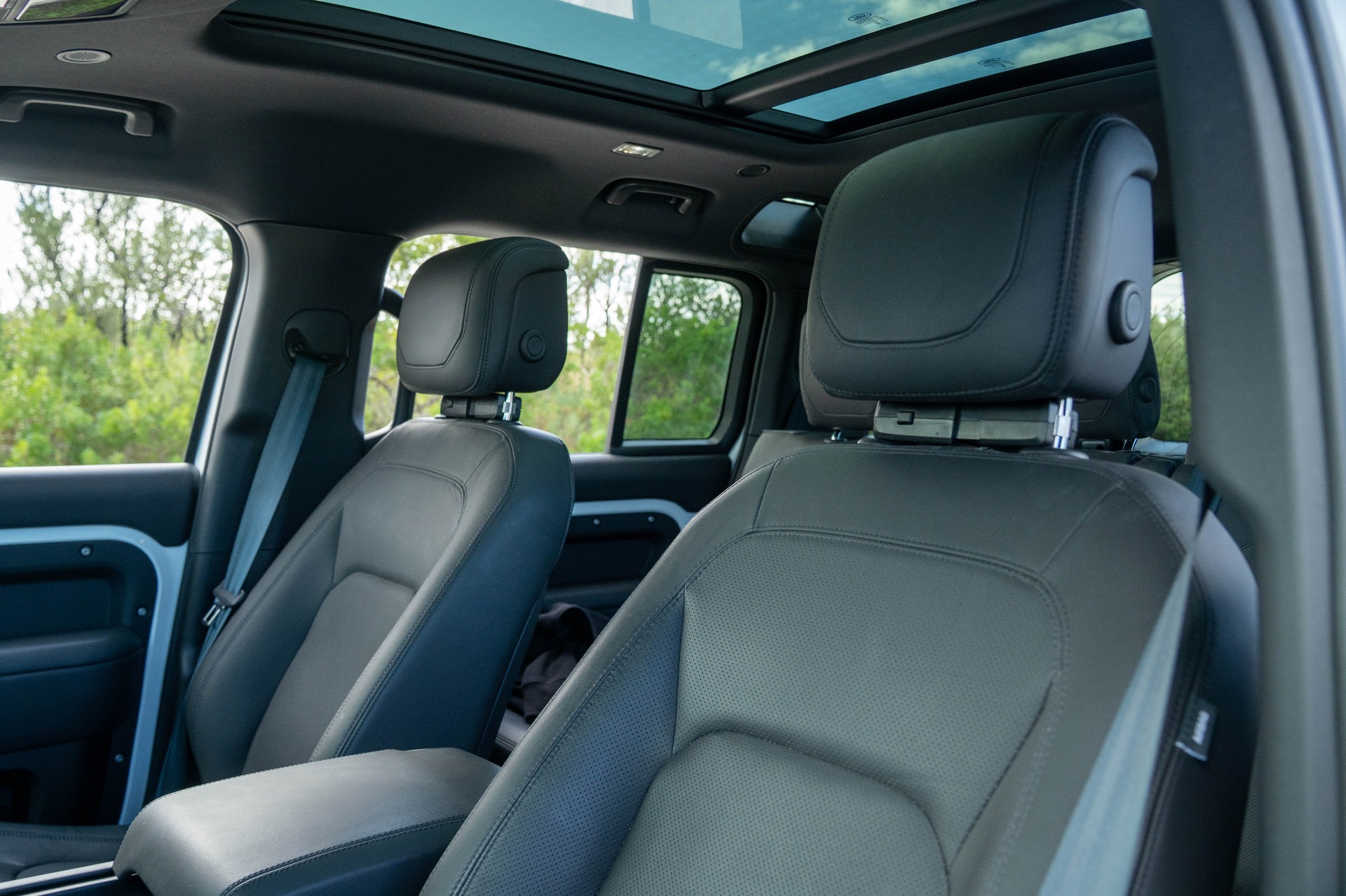 2023 Land Rover Defender 110 S - 3