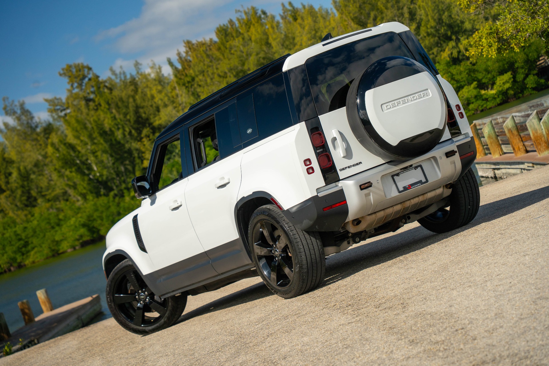 2023 Land Rover Defender 110 S