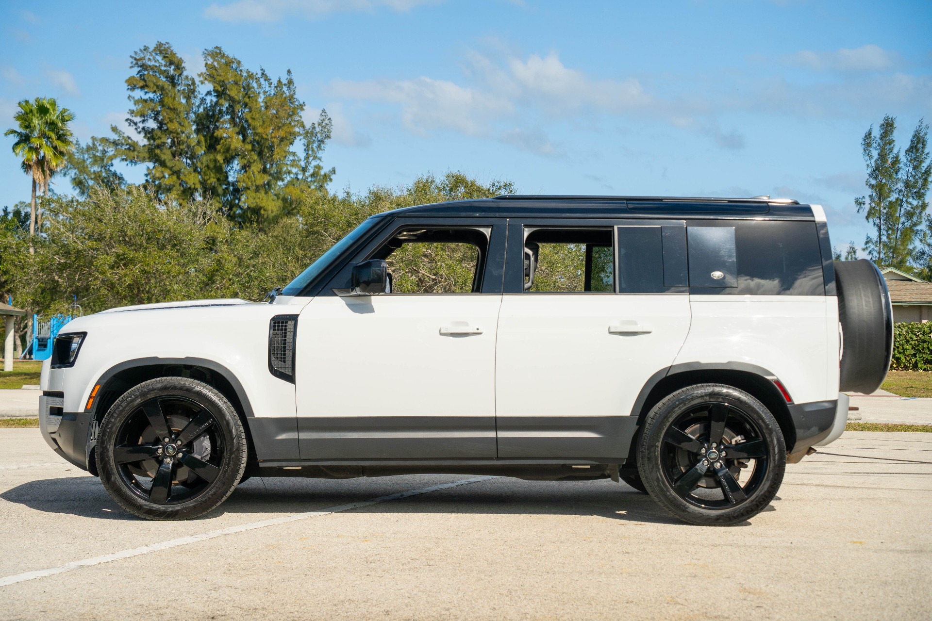 2023 Land Rover Defender 110 S