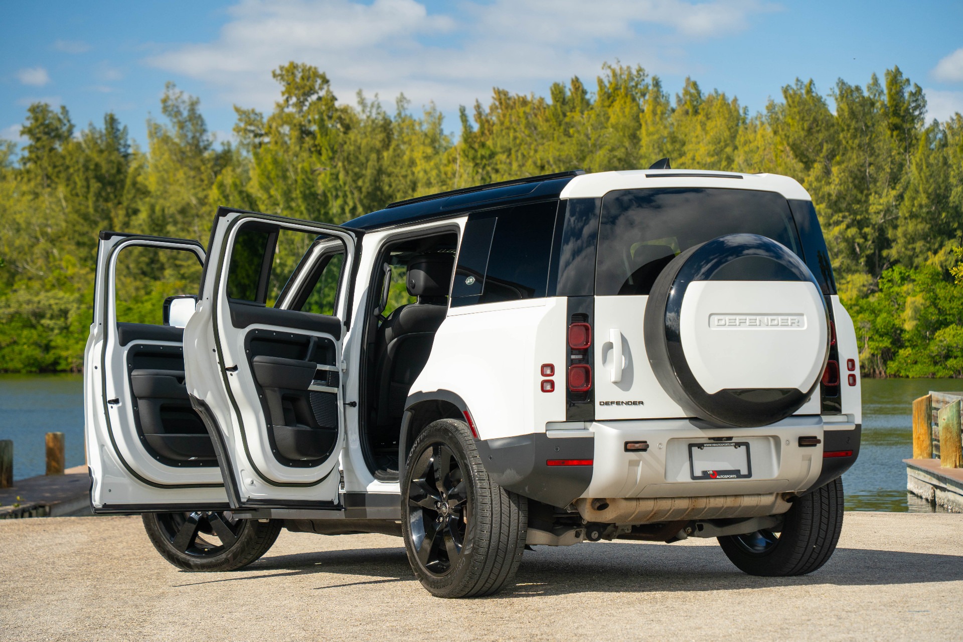 2023 Land Rover Defender 110 S