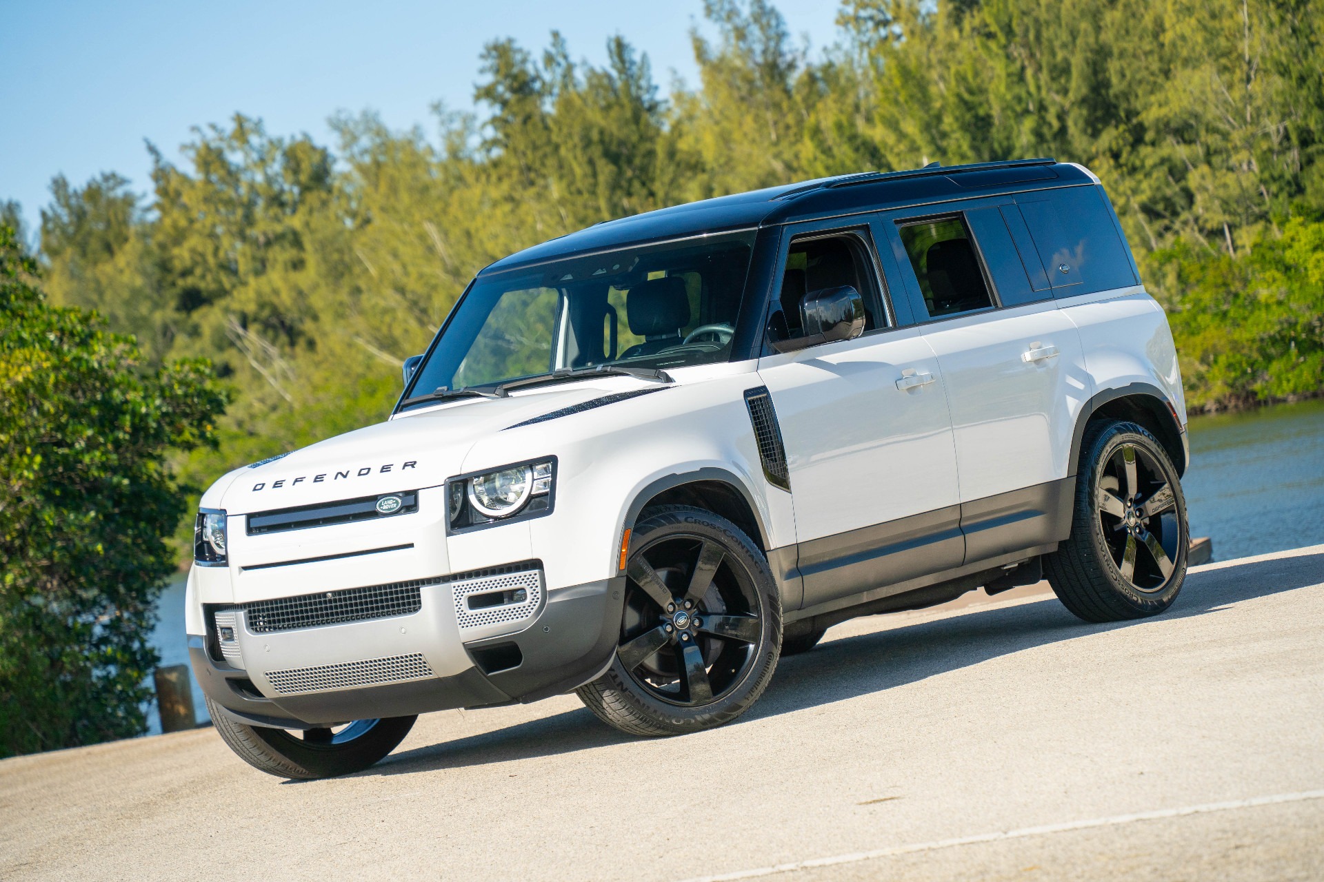 2023 Land Rover Defender 110 S