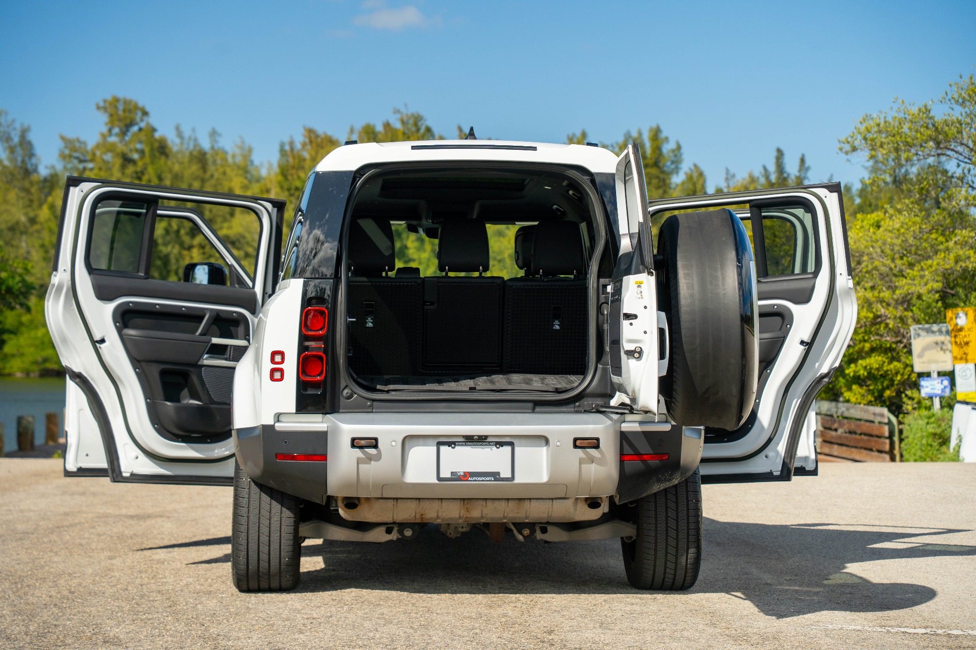 2023 Land Rover Defender 110 S