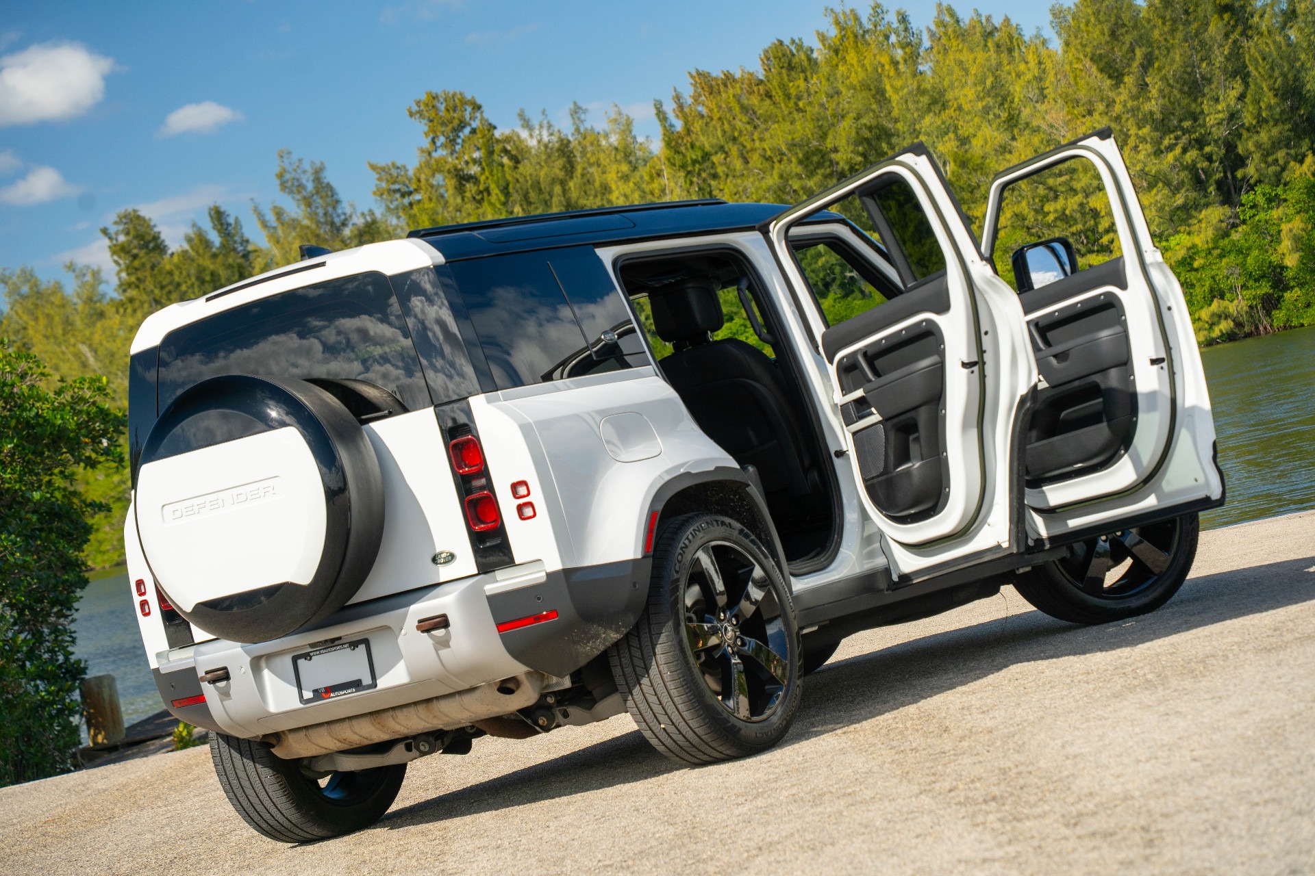 2023 Land Rover Defender 110 S