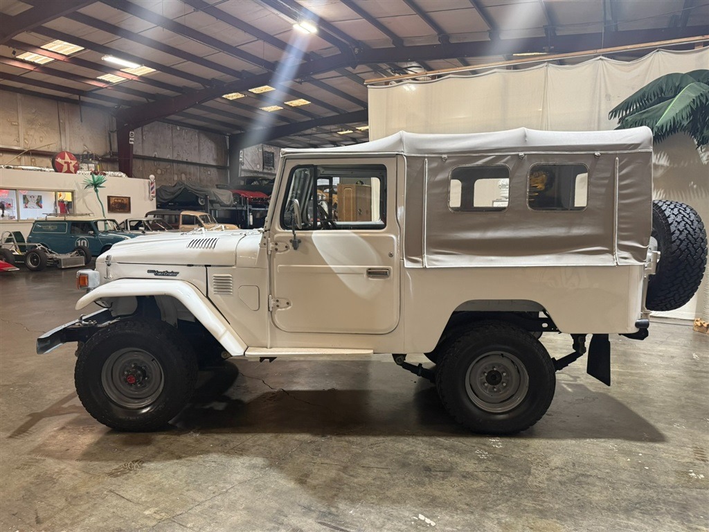 1982 Toyota Land Cruiser FJ43 - 2