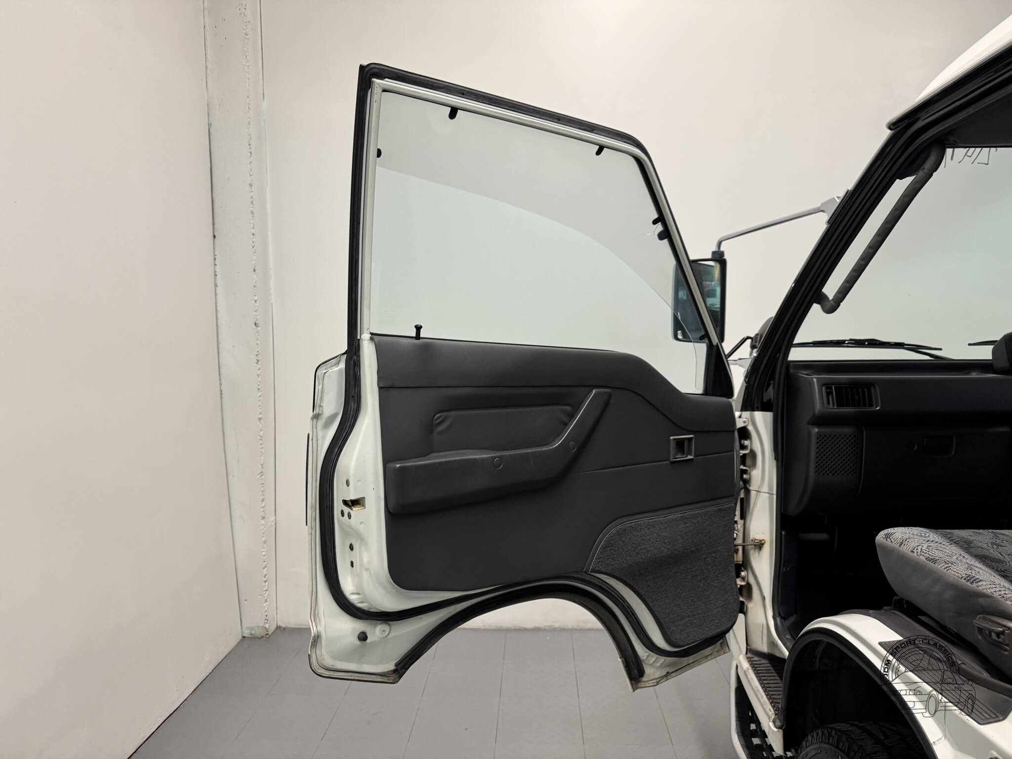 1997 Mitsubishi Delica Starwagon Active World