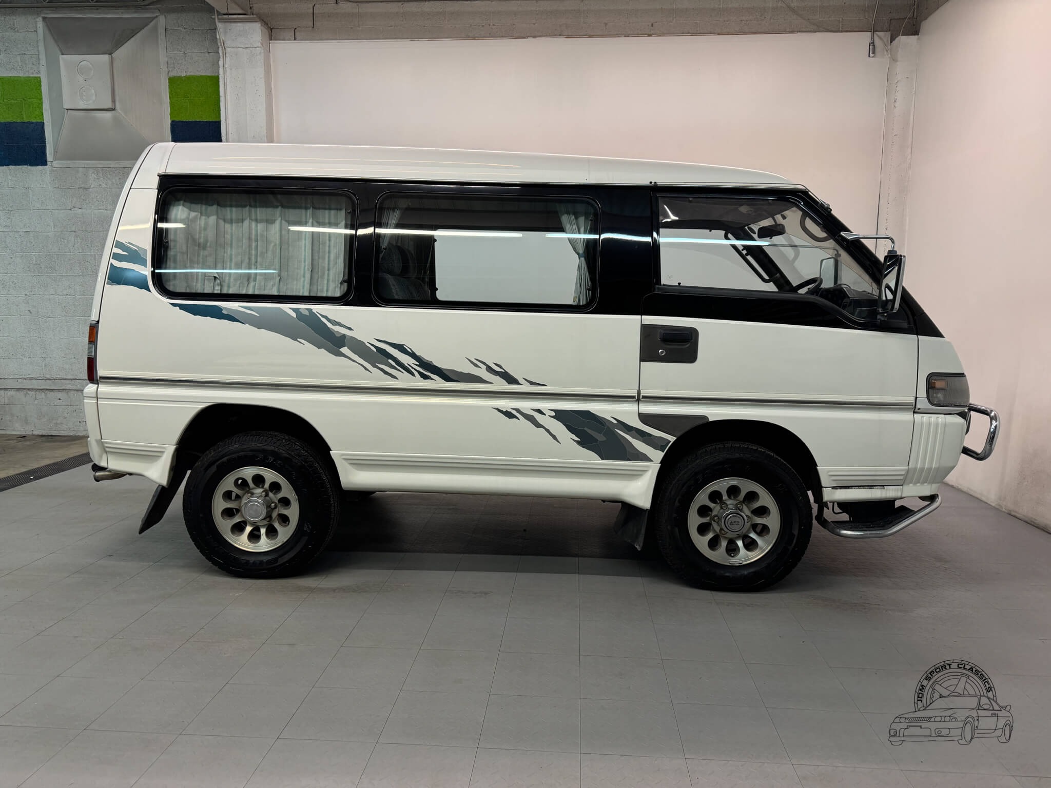 1997 Mitsubishi Delica Starwagon Active World - 2